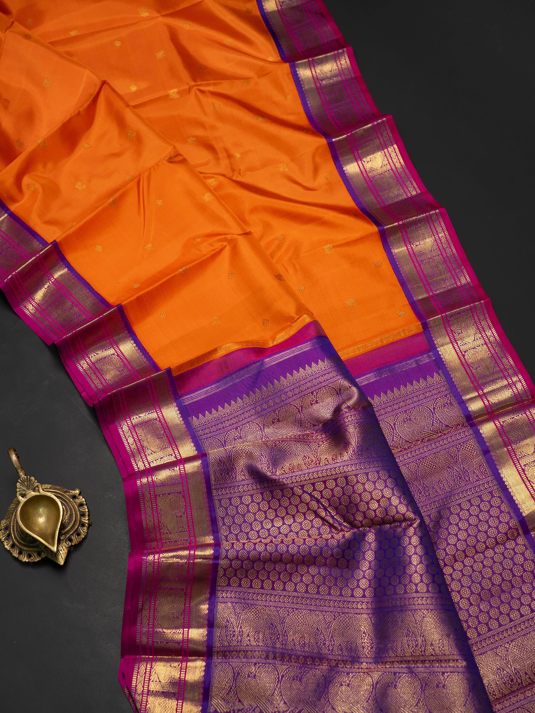 Orange body with Majenta Korvai / Kanjipuram Silk Saree CLSA7737