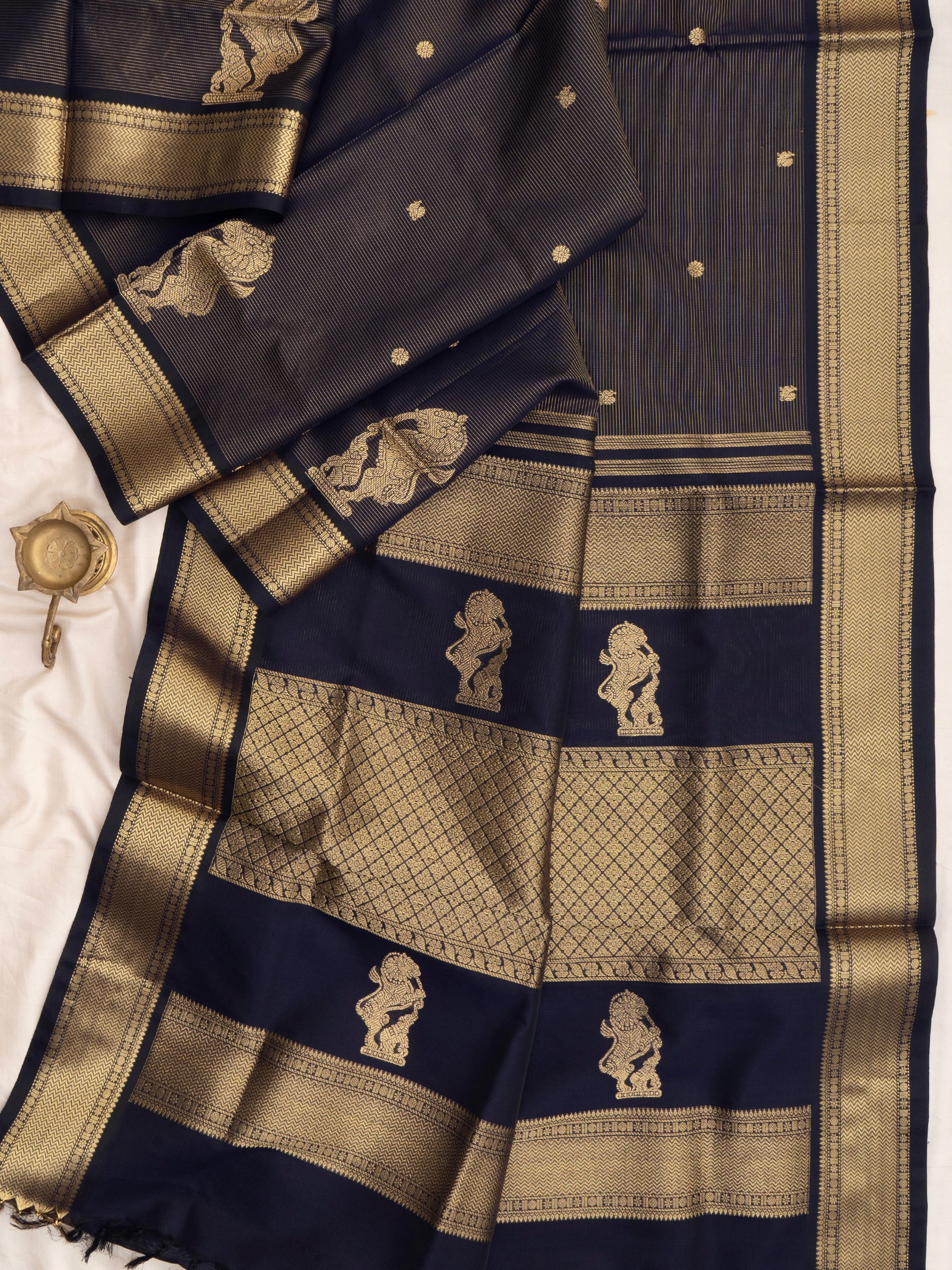 Deep blue yazhi bettu butta/ Silk Cotton Saree CLSA7975