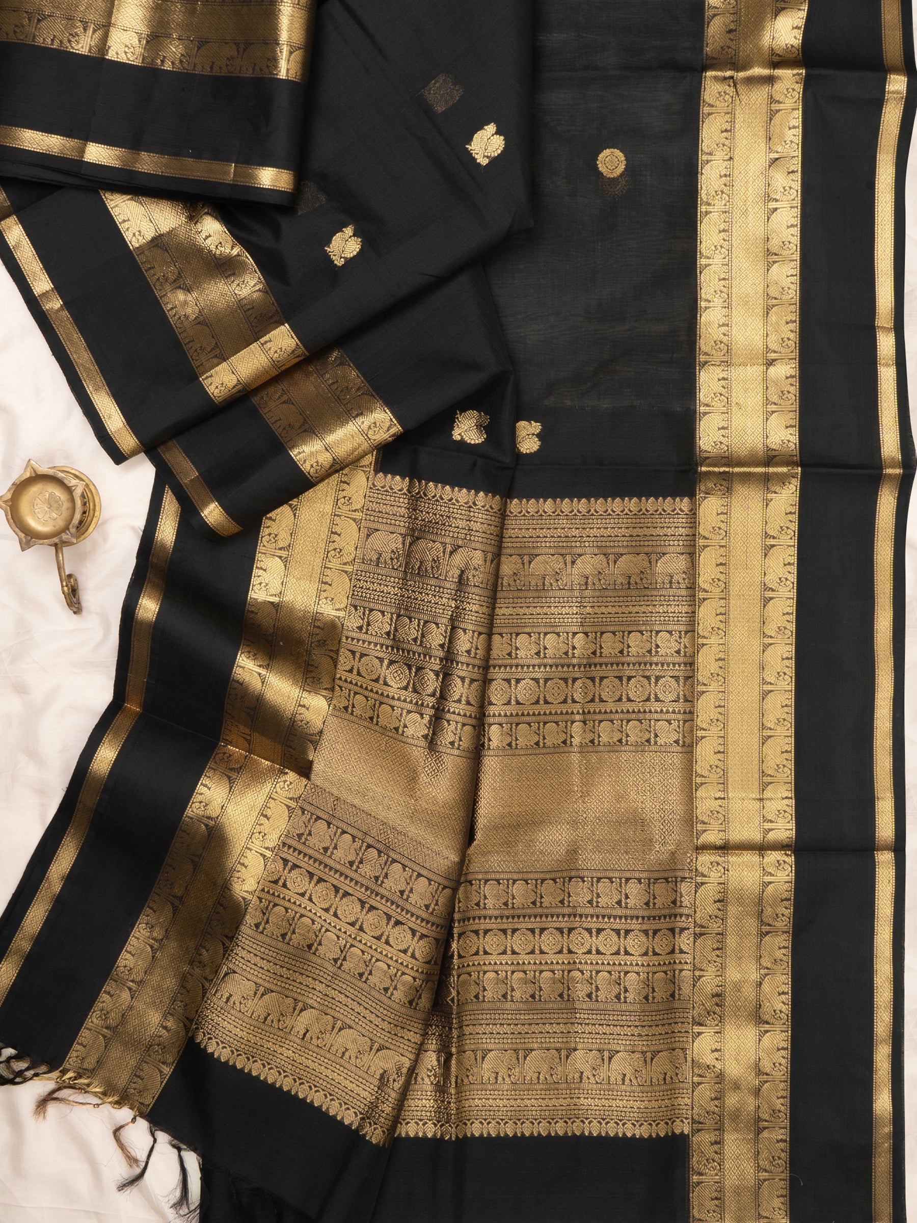 Black annam and chakram butta/ Silk Cotton Saree CLSA8016