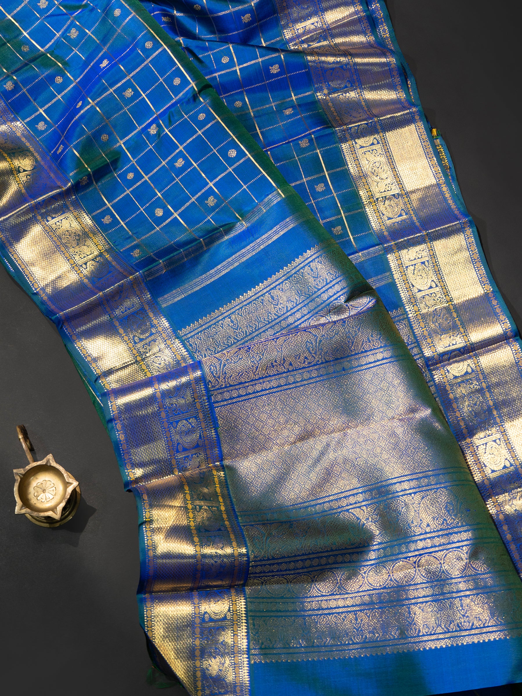 Mayilkazhuthu Zari Kattam / Kanjivaram Saree CLSA8437