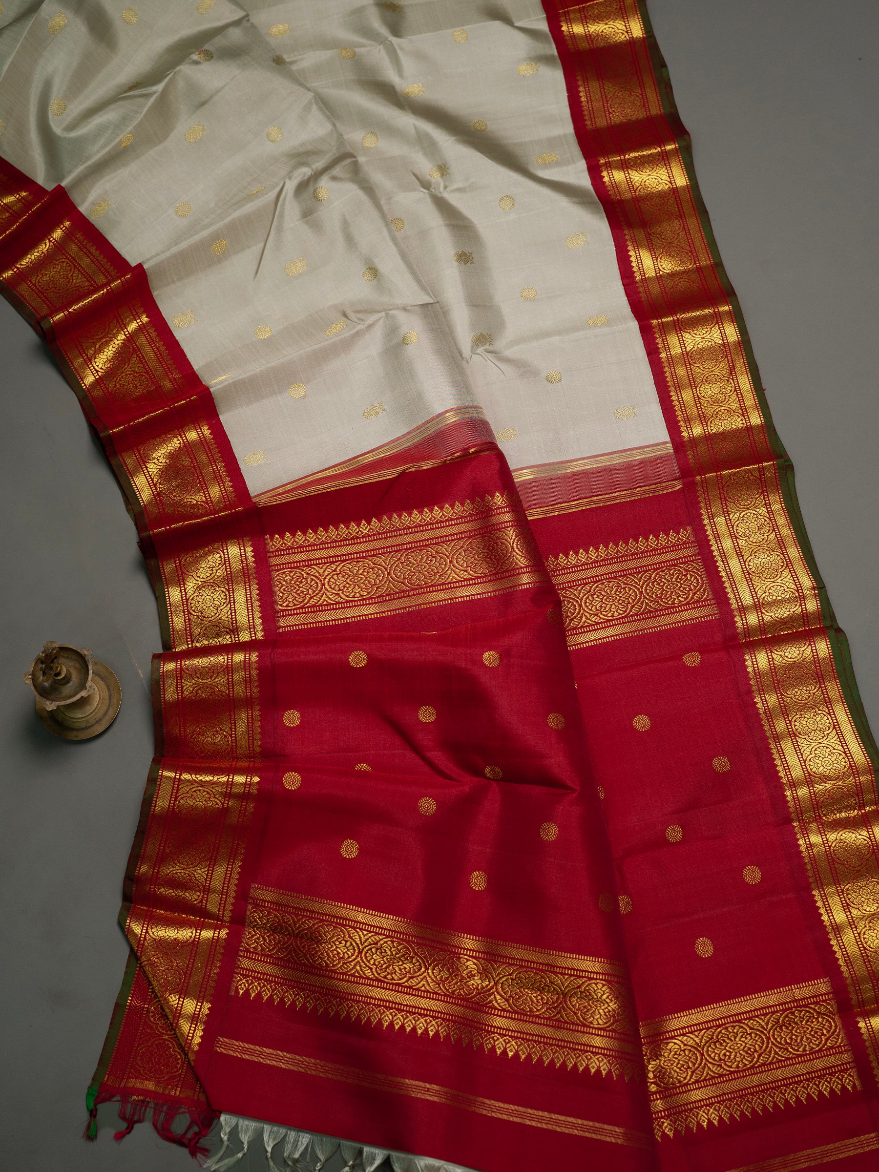 Beige Kai Korvai Kanjipuram Silk Saree CLSA8899