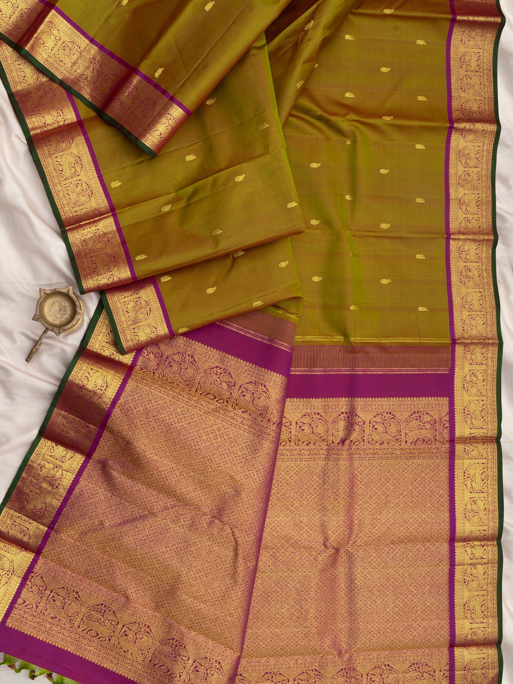 Mehandi green and deep pink / Arani Silk Saree CLSA9039