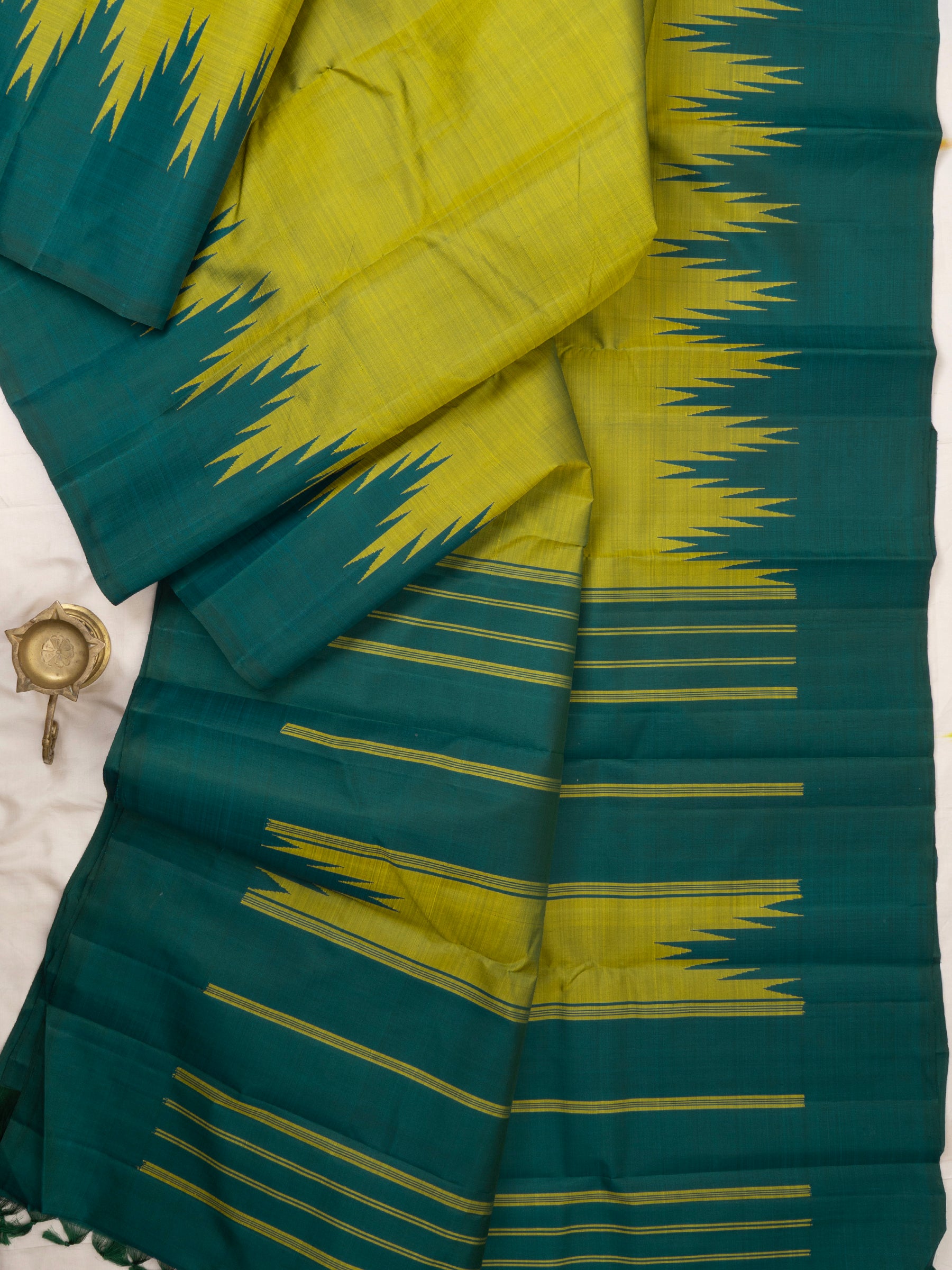 Green thazhamboo Rekku / Arani Silk Saree CLSA9377