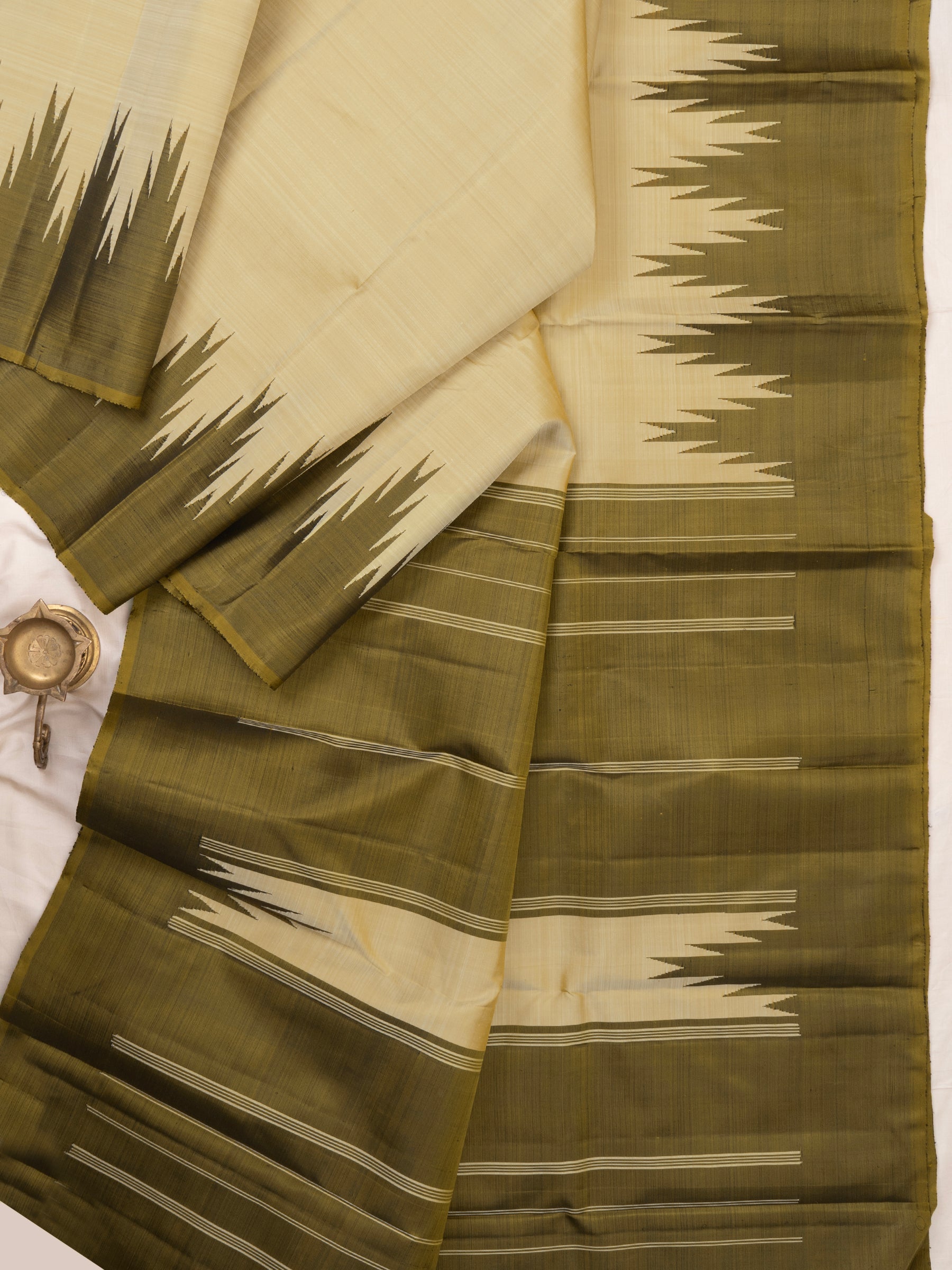 Temple Border Arani Silk Saree CLSA9379