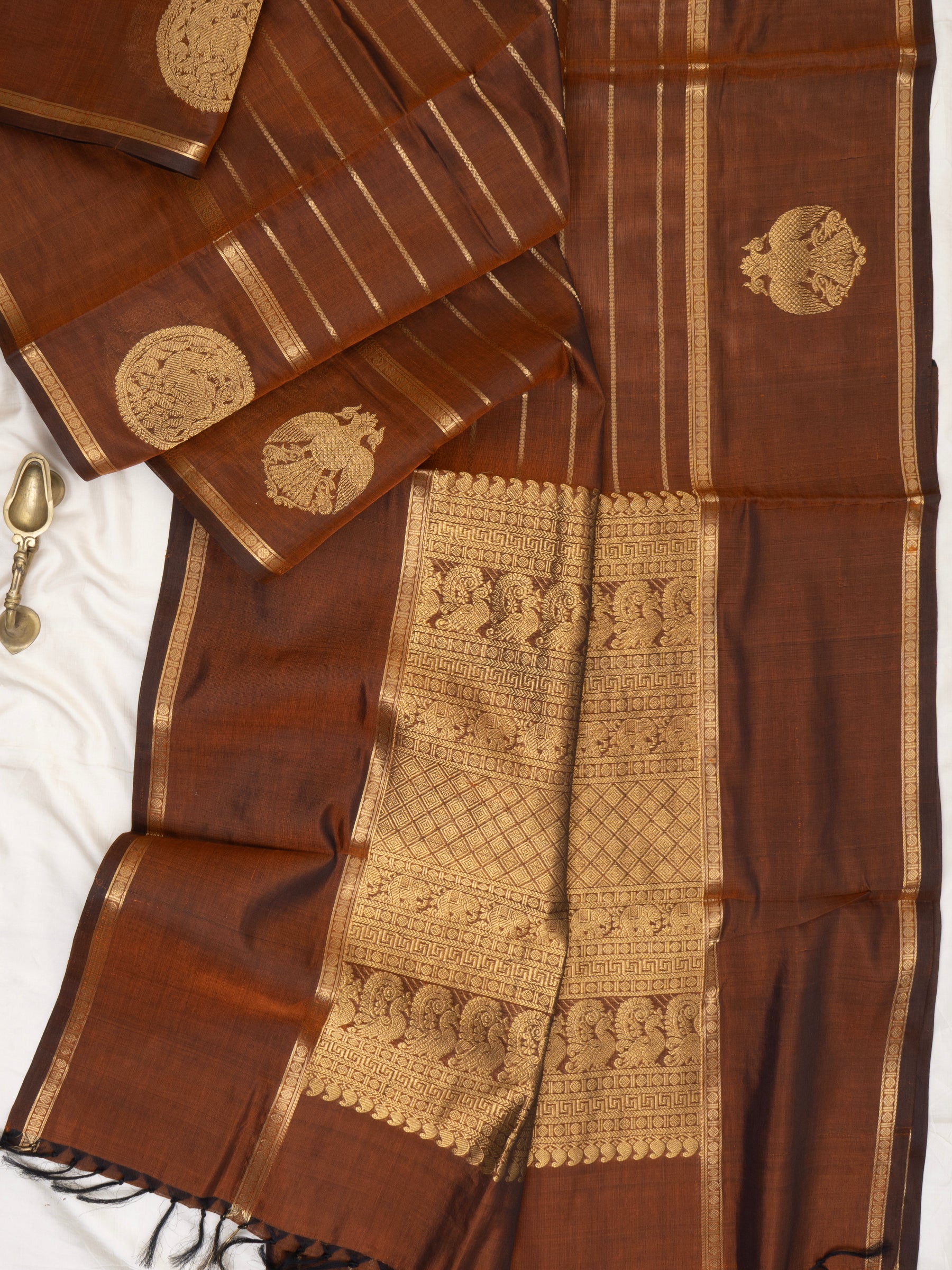 Maanthulir veldhari and border butta / Silk Cotton Saree CLSA9575