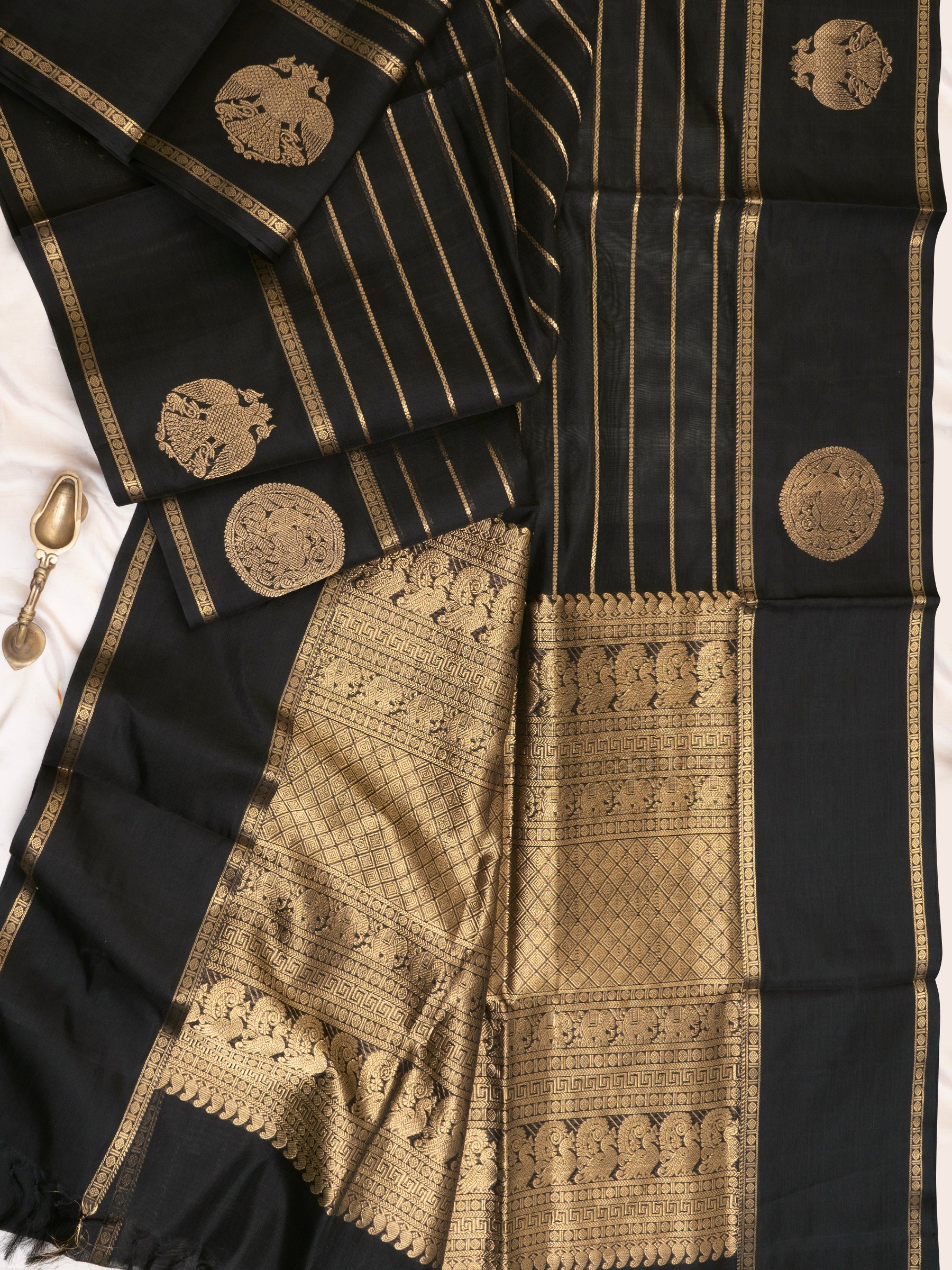 Black veldhari border butta / Silk Cotton Saree CLSA9706