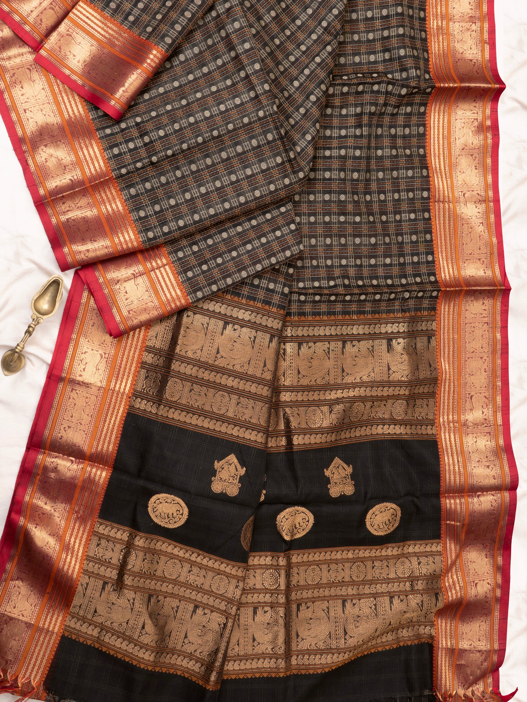 Black lakshambutta / Silk Cotton Saree CLSA9727