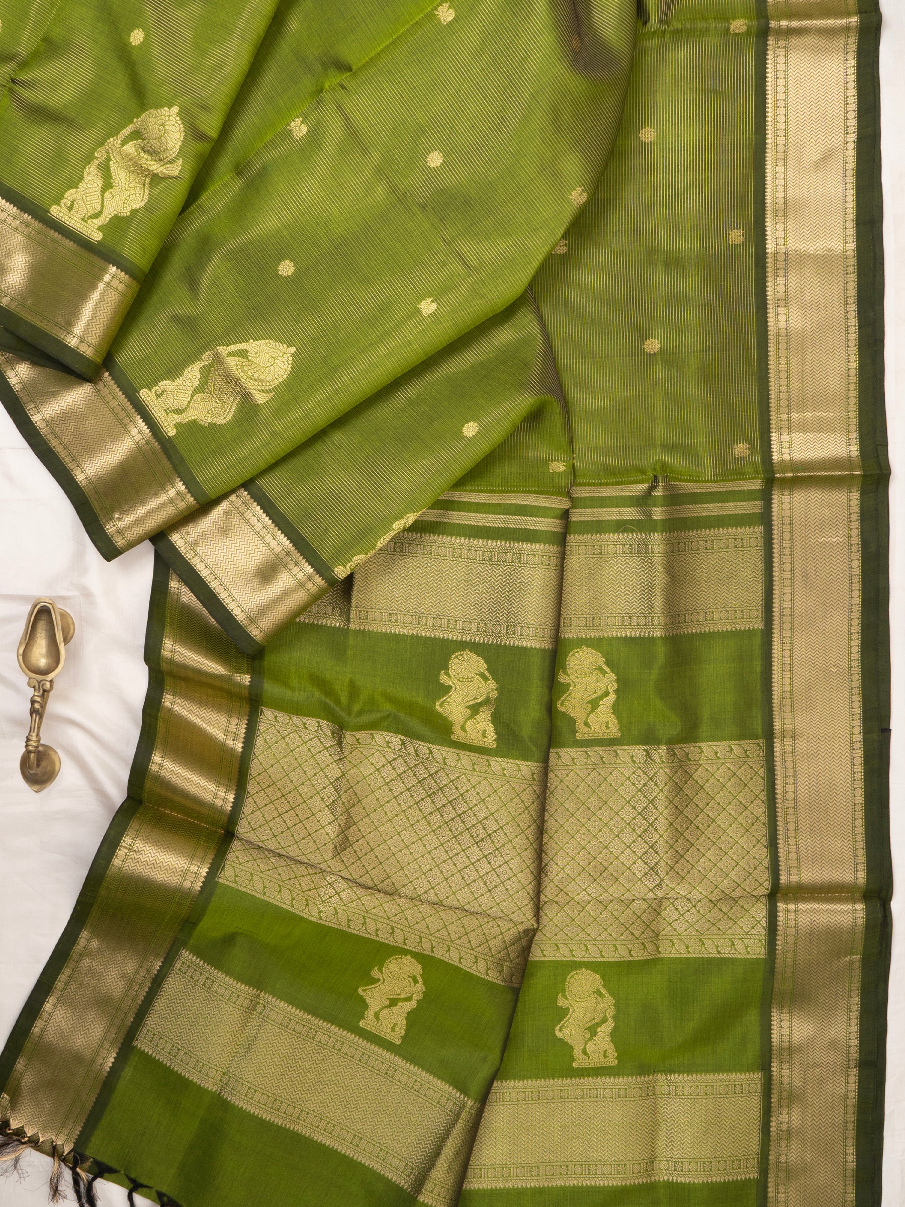 Green yazhi bettu butta/ Premium Silk Cotton Saree CLSA9746