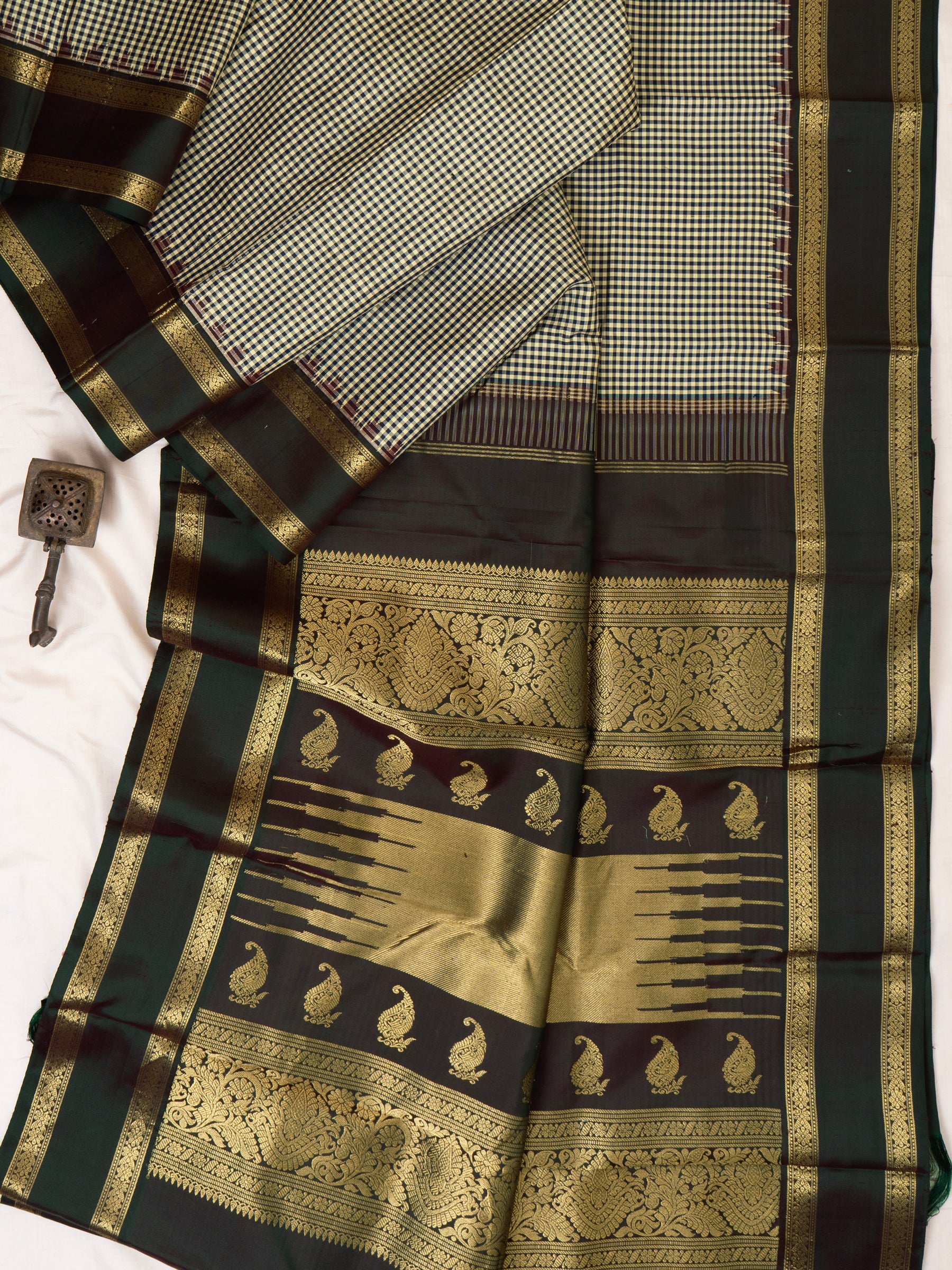 Offwhite and green checks rettapet border/ Special Edition Silk CLSA9849