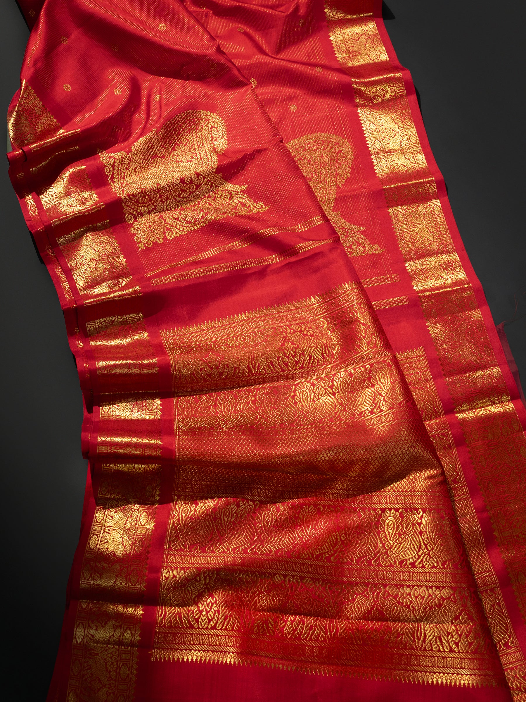 Red master woven Vairaoosi / Kanjipuram Silk Saree CLSA7995