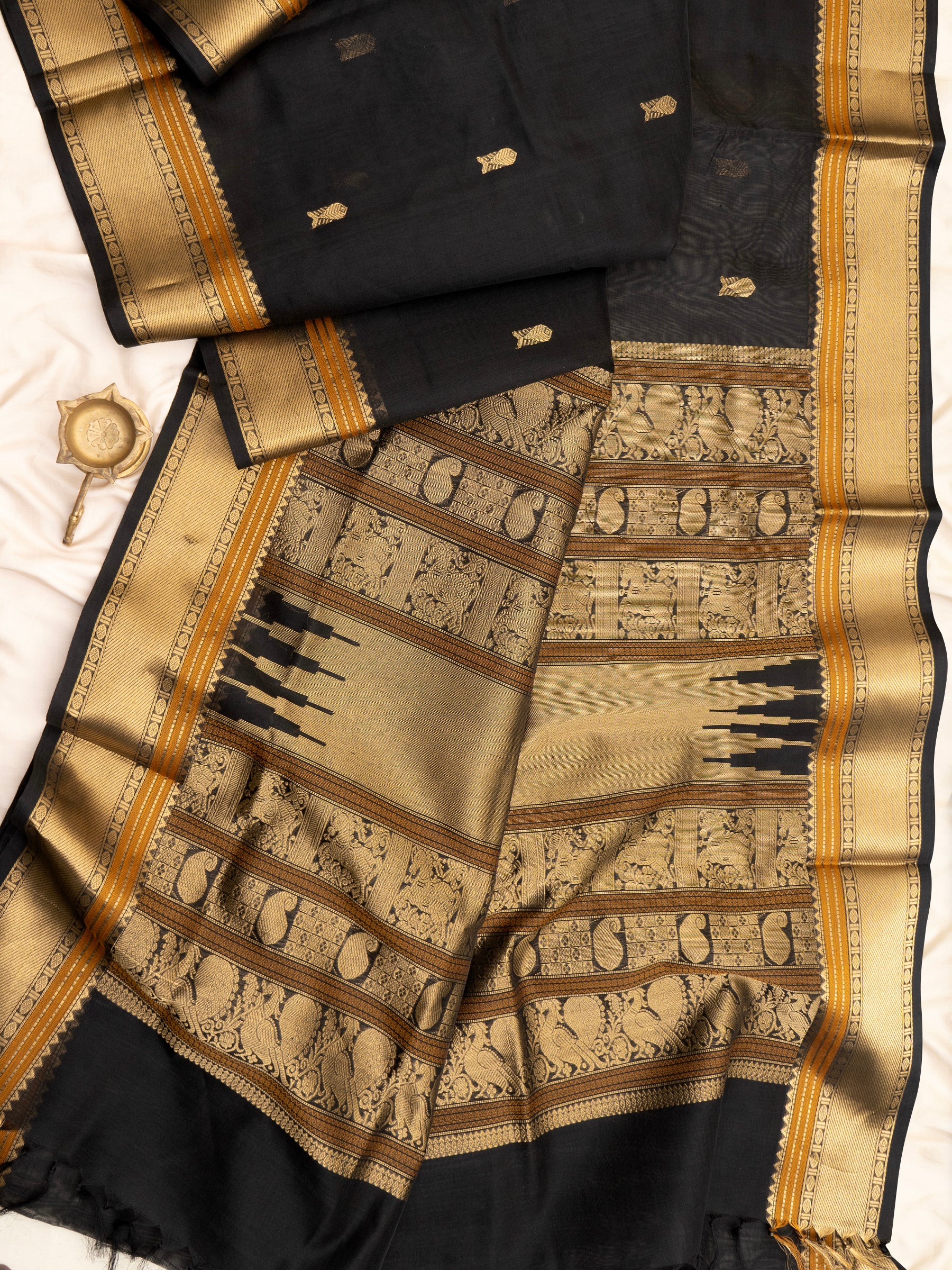 Black fish pet / Silk Cotton Saree CLSA7249