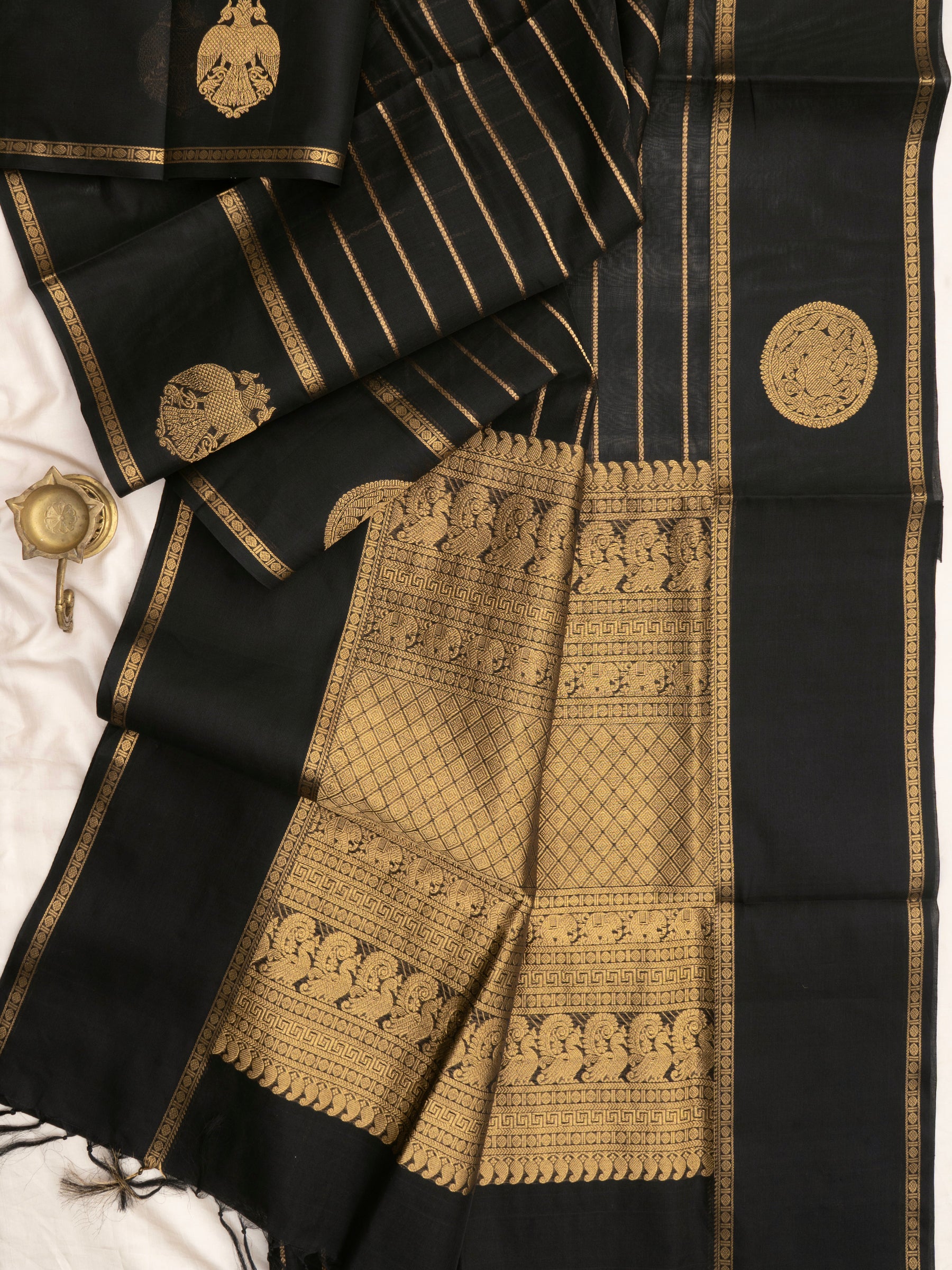 Black veldhari border butta Silk Cotton Saree