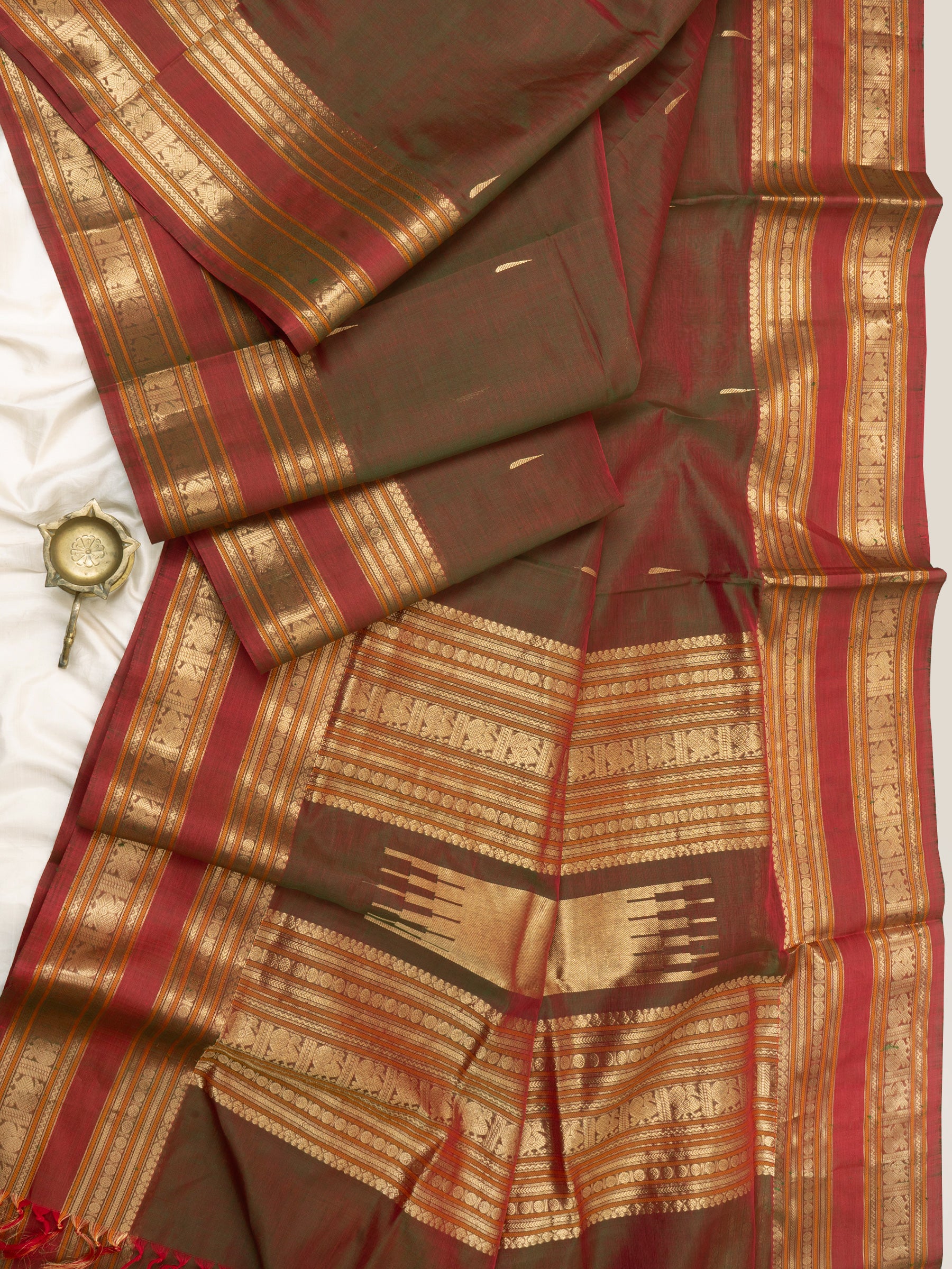 Maanthulir malli moggu/ Silk Cotton