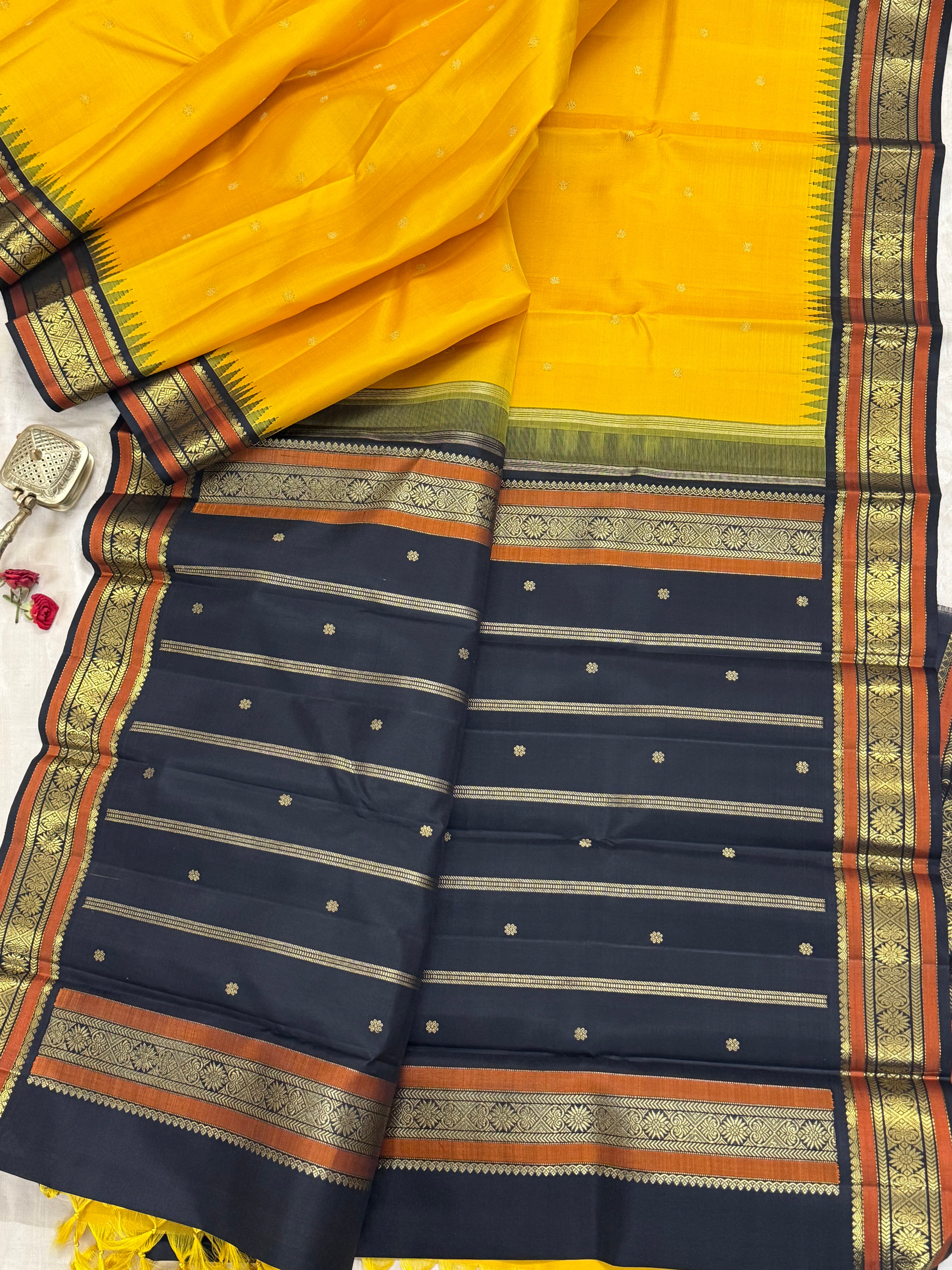 Mambalam manjal and black kai korvai / Kanjipuram silk