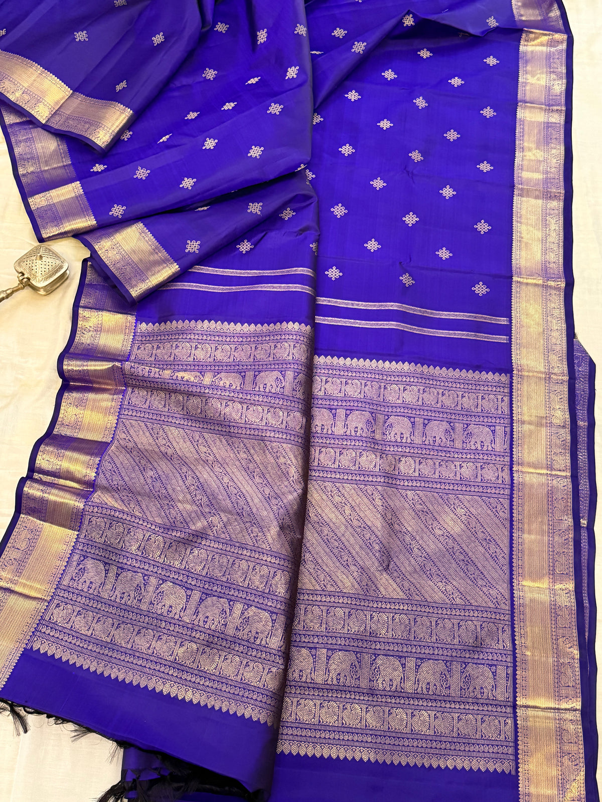 Deep purple Kolam Butta  / pure Zari Kanjipuram silk
