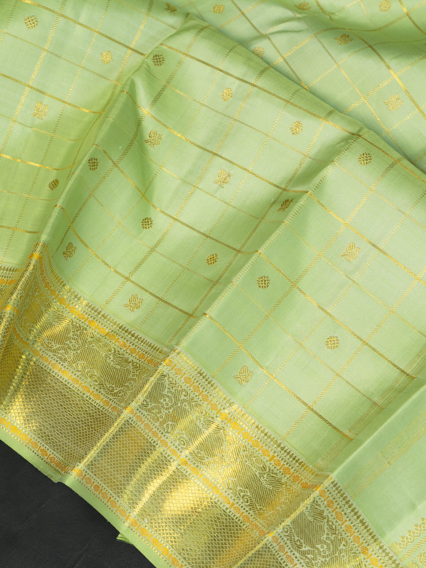 Elakai green Zari Kattam / Kanjipuram Silk Saree CLSA10386