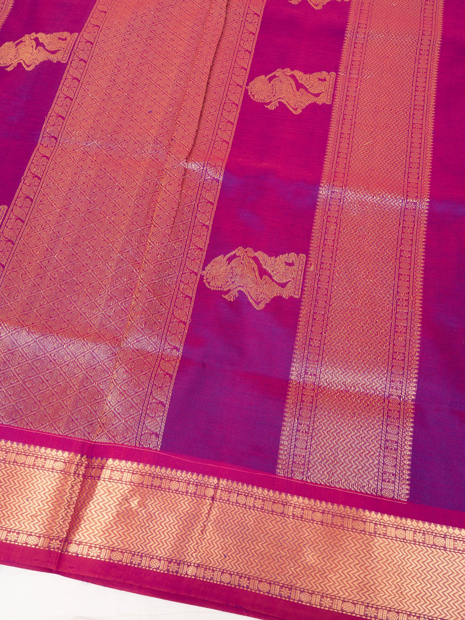 Vadamalli shot pink yazhli bettu butta/ Premium Silk Cotton Saree CLSA10914