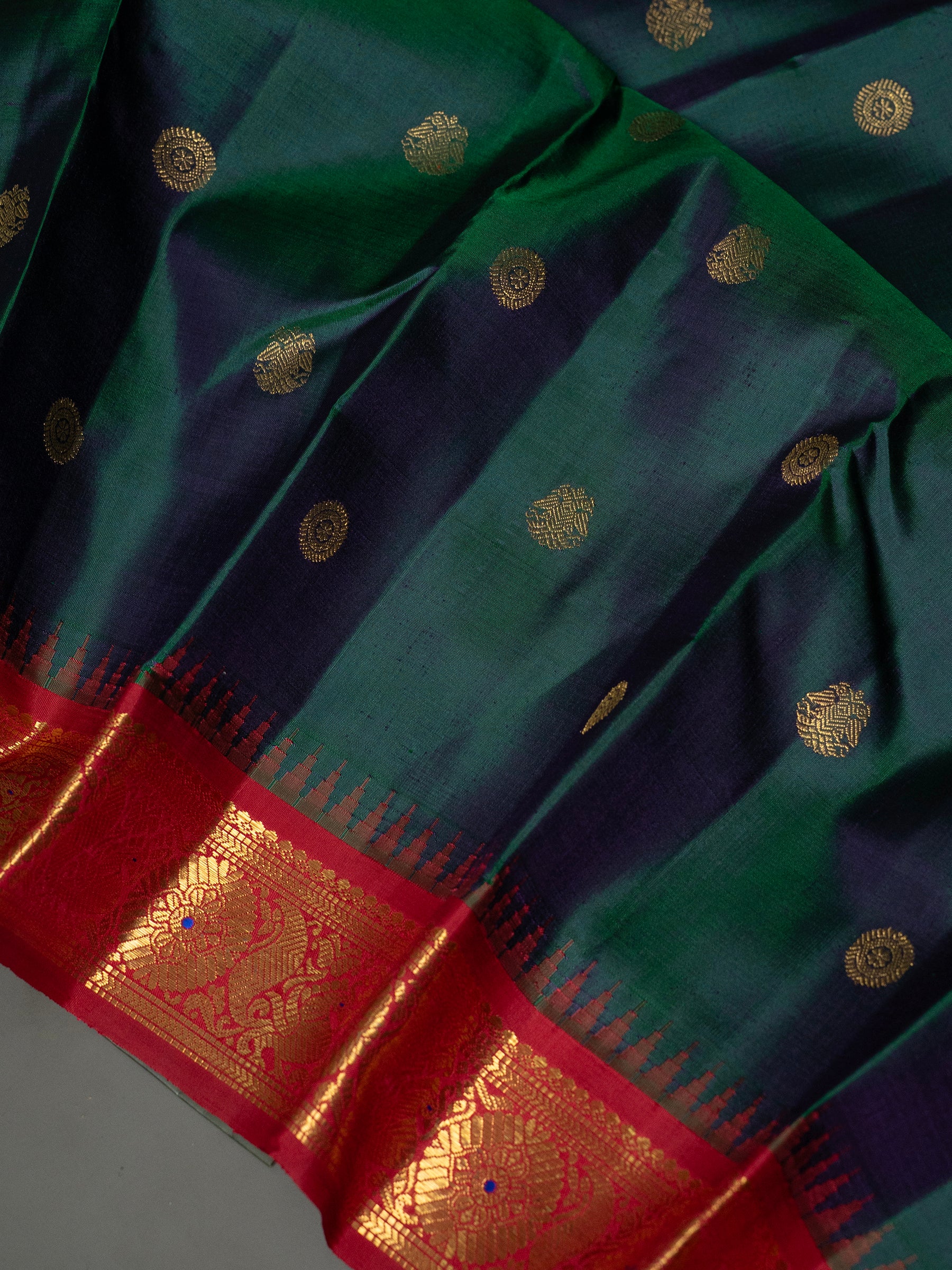 Mayilkazhuthu Korvai / pure Zari Kanjipuram Silk Saree CLSA11393