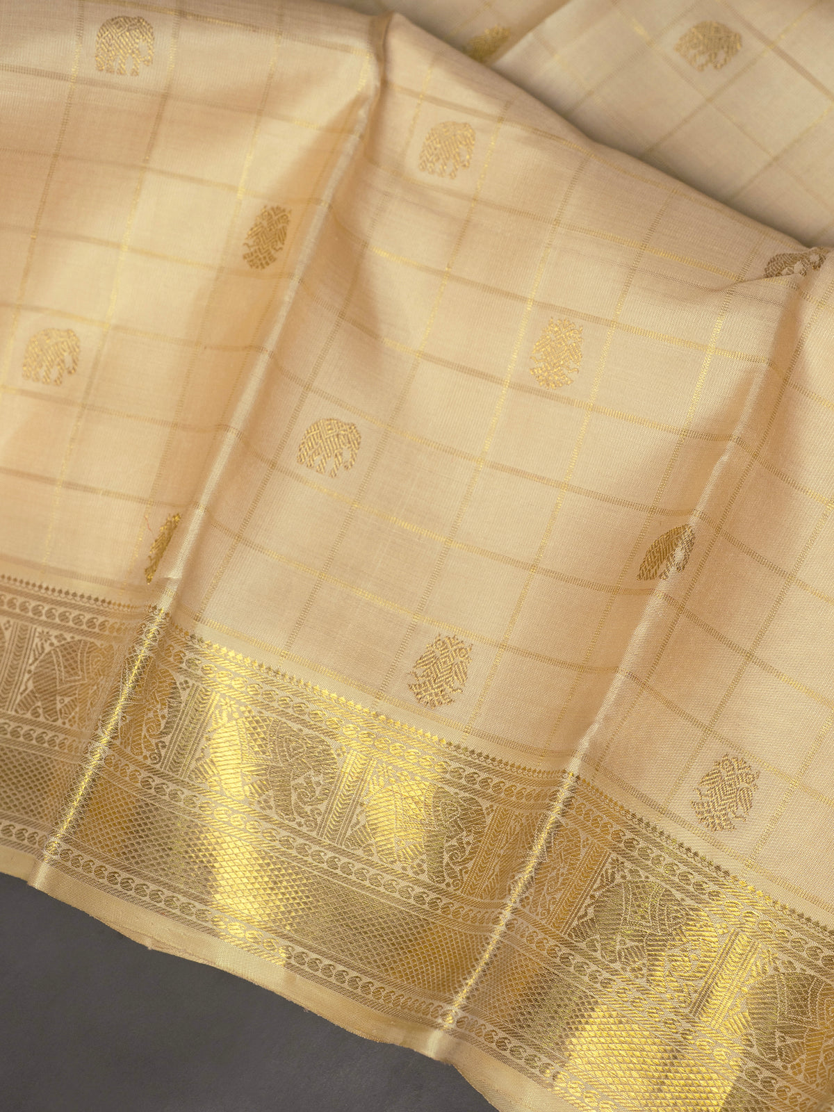 Cream Zari checks and butta/Kanjipuram Silk Saree CLSA11406