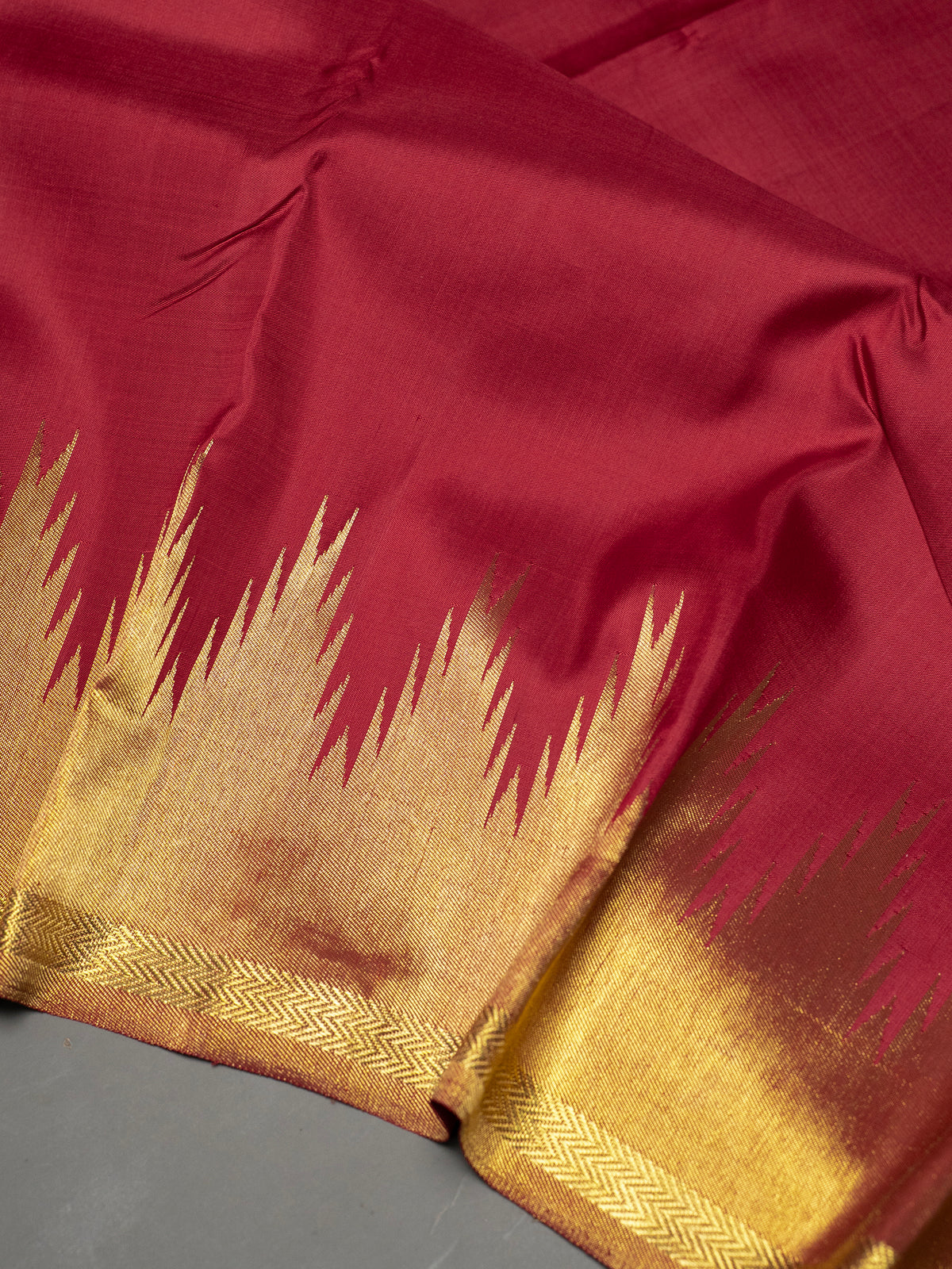 Red 8 kol temple border/ Kanjipuram Silk Saree CLSA476