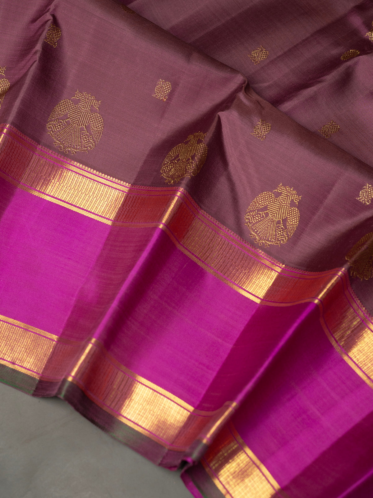 Unusal mauve bettu butta rettapet border/ Kanjipuram Silk Saree