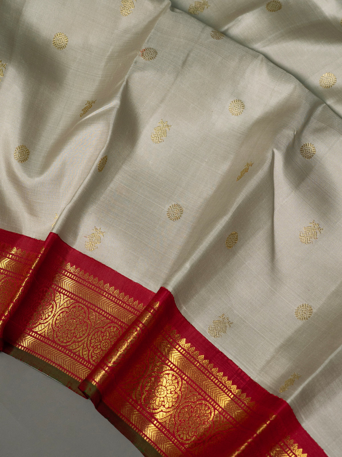 Beige Kai Korvai Kanjipuram Silk Saree CLSA8899