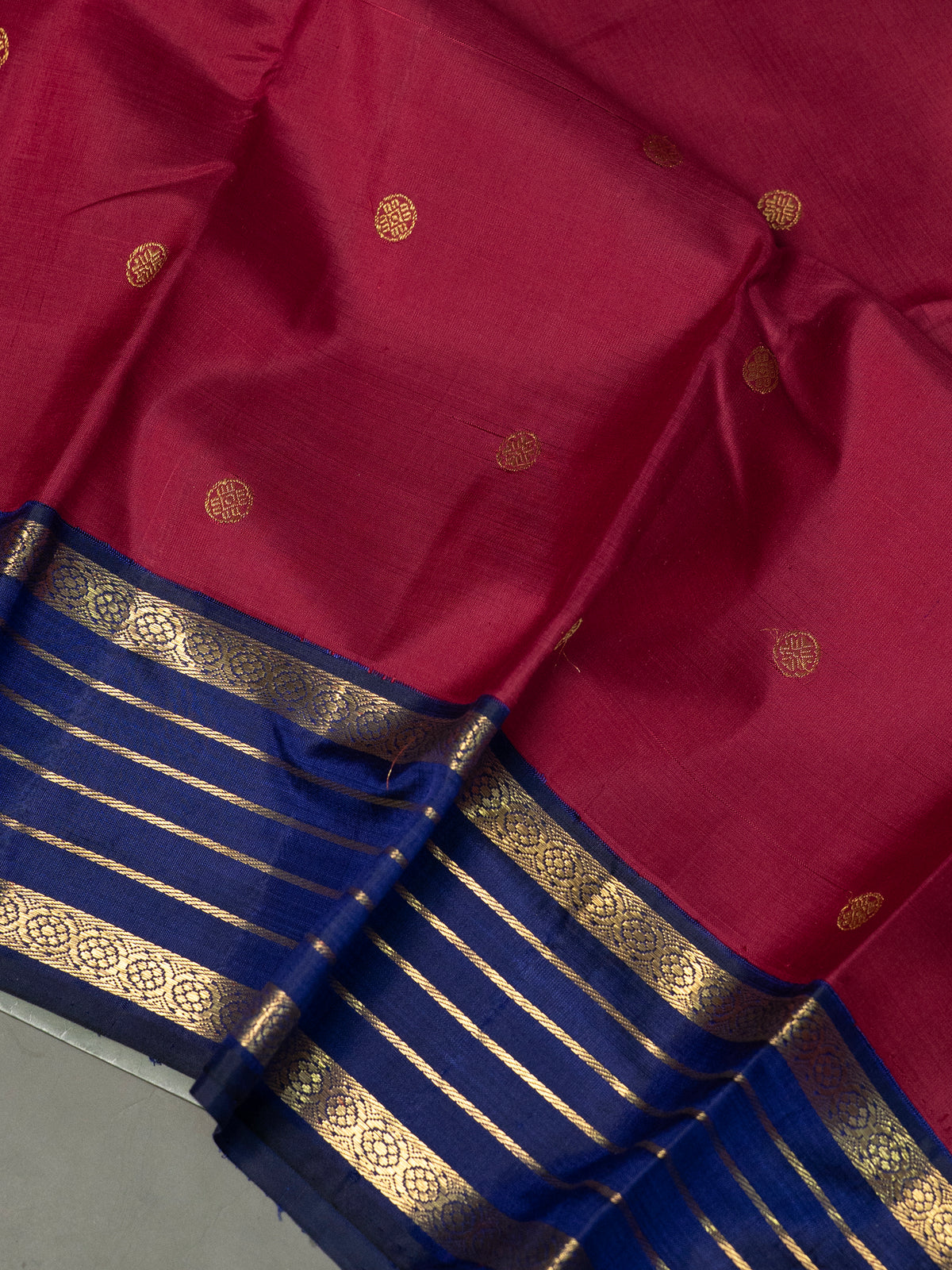 Deep red and deep blue varisapet border kai korvai/ Kanjipuram Silk Saree CLSA10765