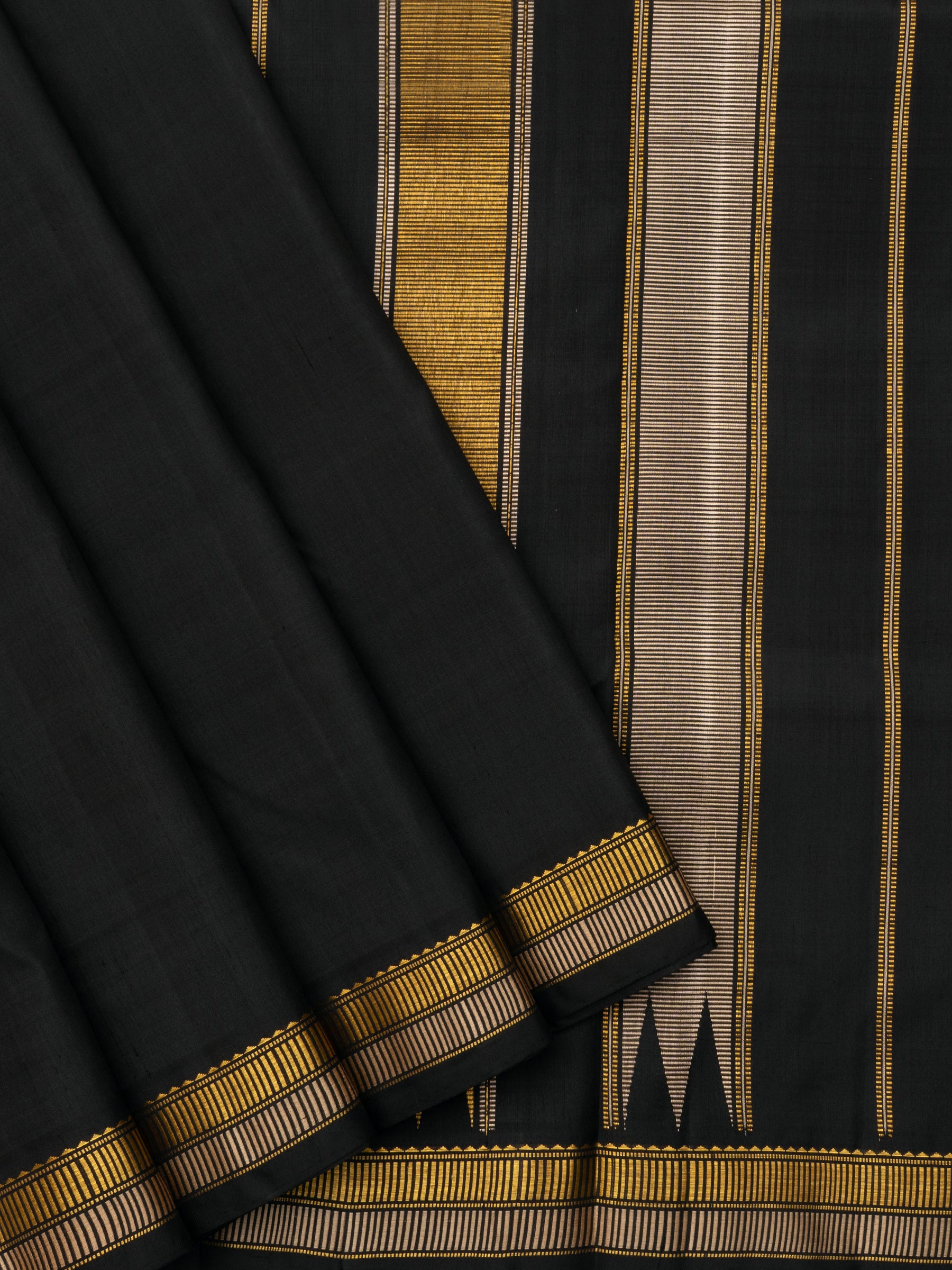 Black retta border corner pallu / Arani Silk CL9930