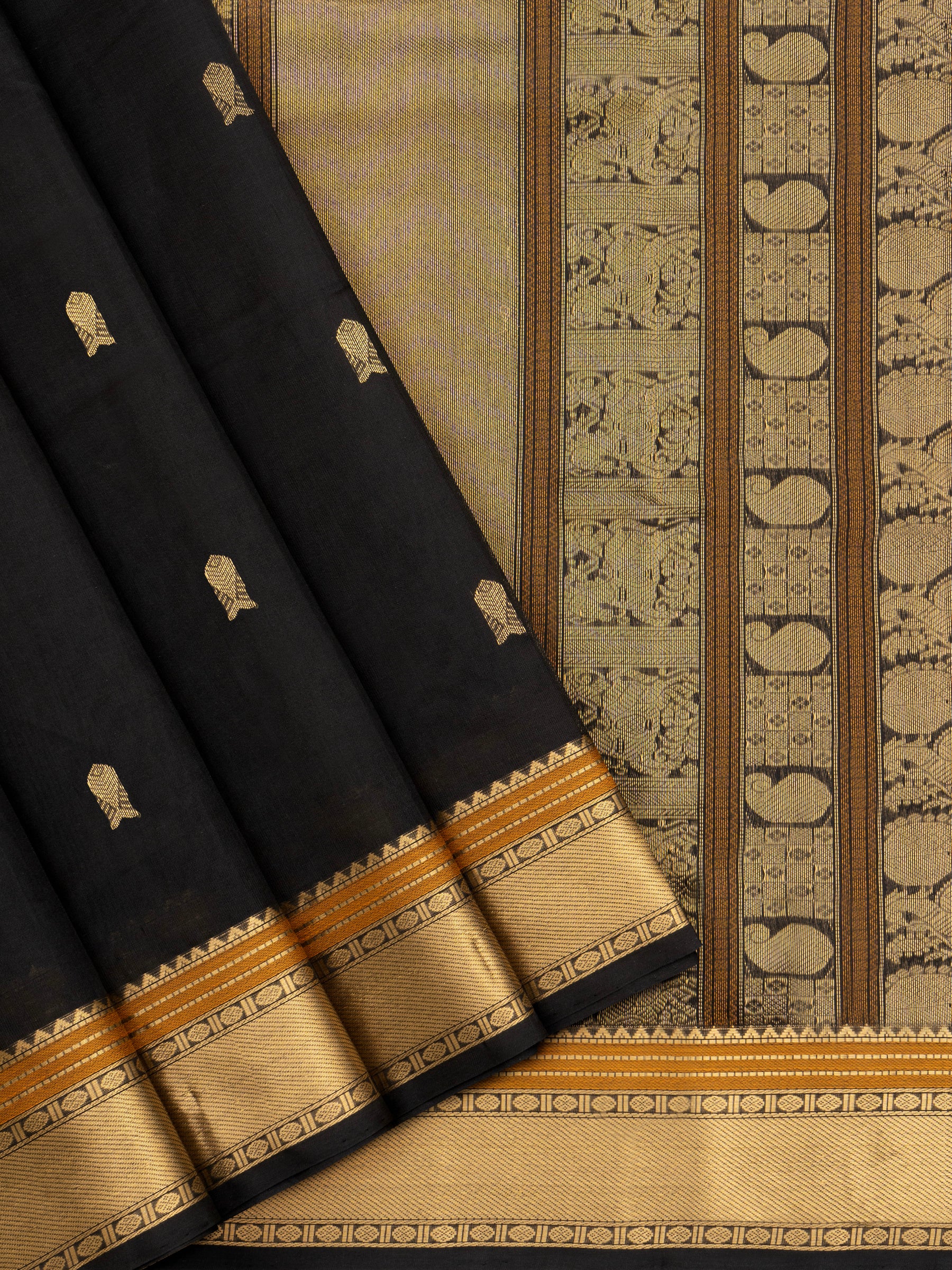 Black fish pet / Silk Cotton Saree CLSA7249