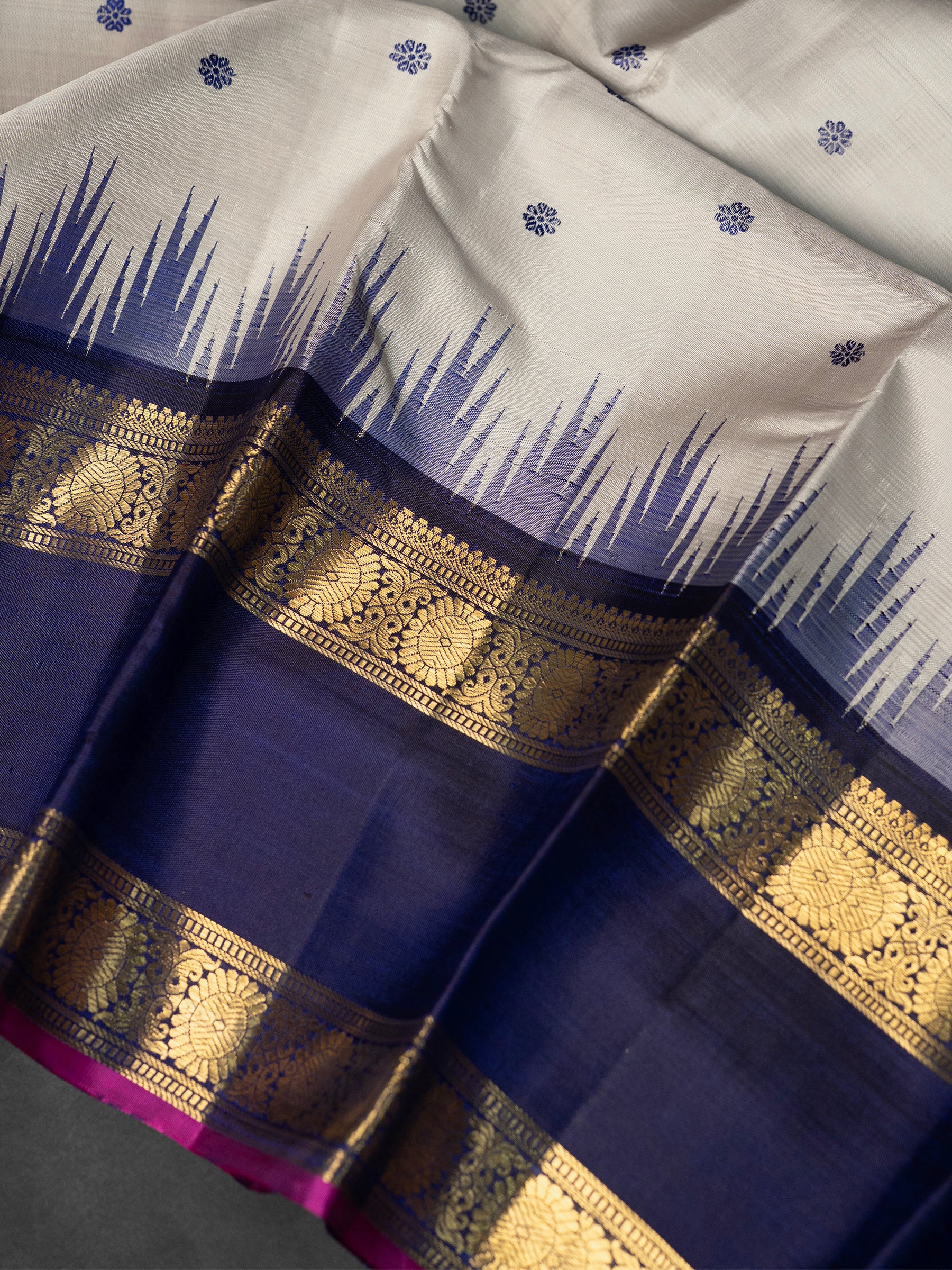 Light grey with Korvai temple border / Kanjipuram Silk Saree CLSA7548