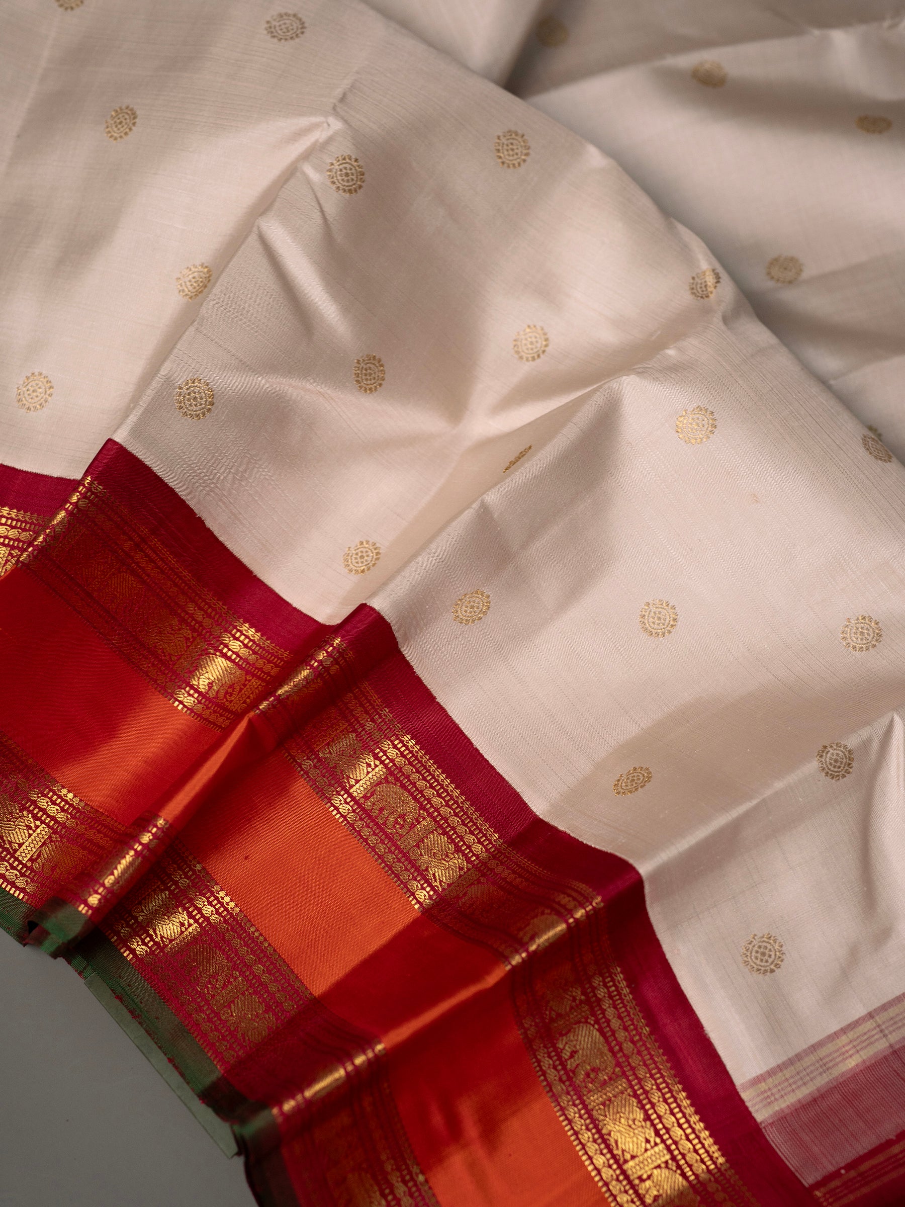 Cream retta pet korvai  Kanjipuram Silk Saree CLSA10373