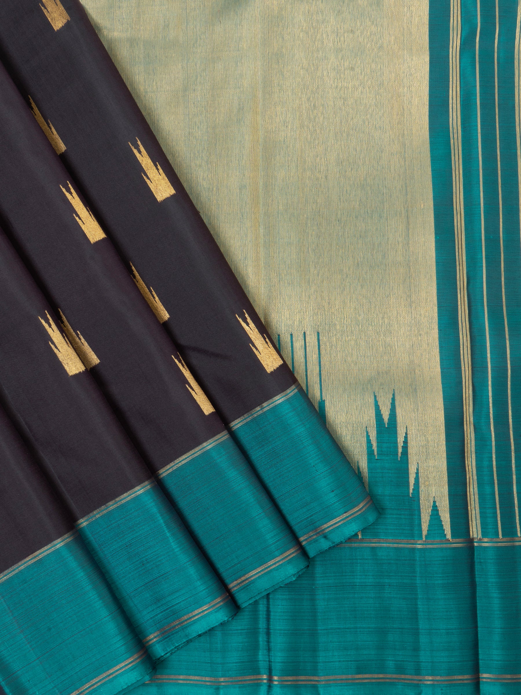 Black and rama green temple body butta / Kanjivaram Silk Saree CLSA5098