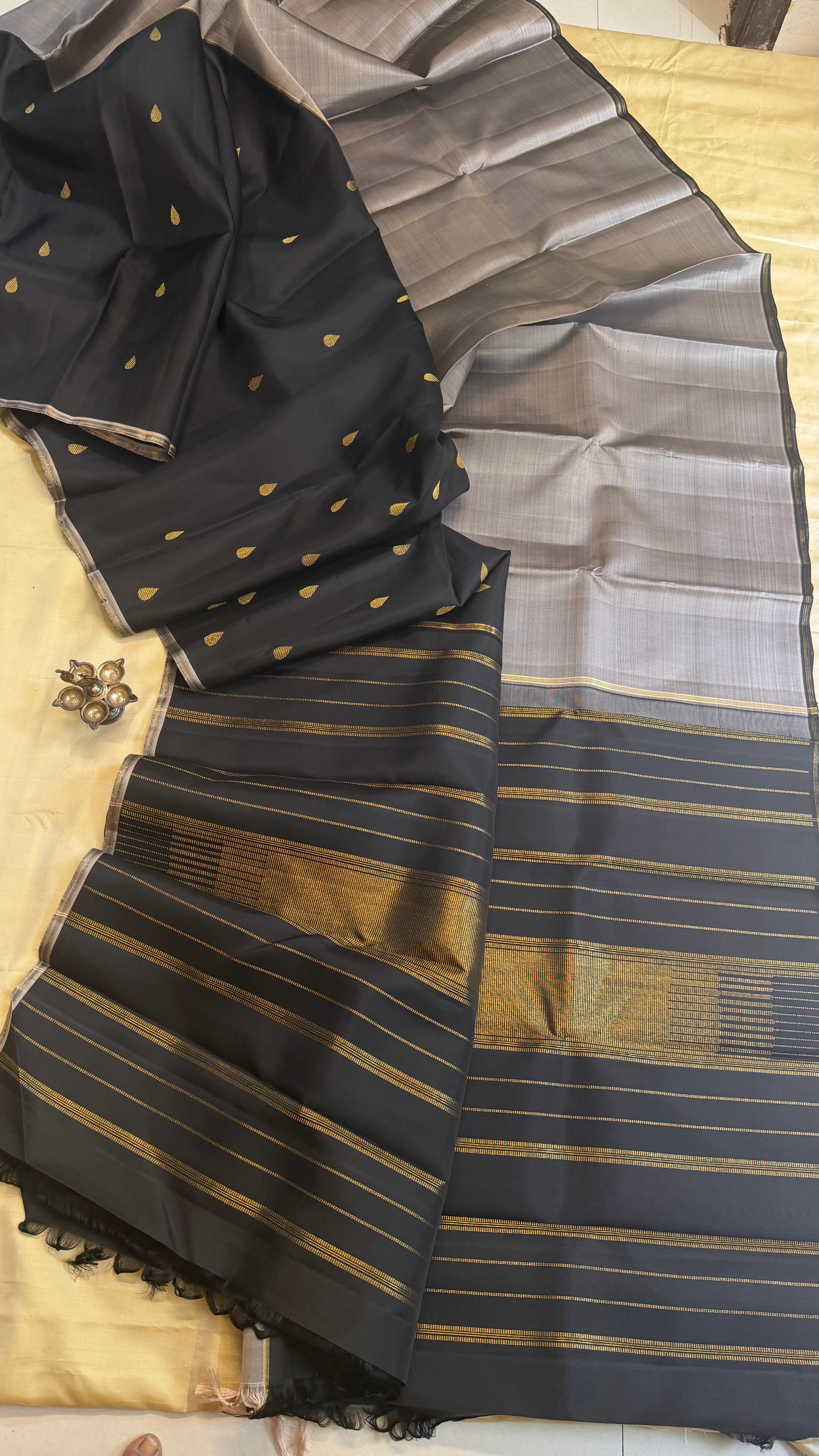 Half and half thilagam Butta    / Kanjipuram silk