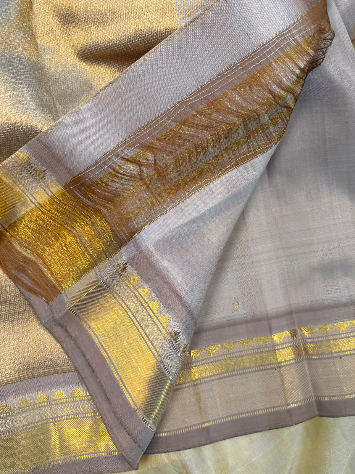 Silver colour body Aarani pure silk saree/ clsa 12067
