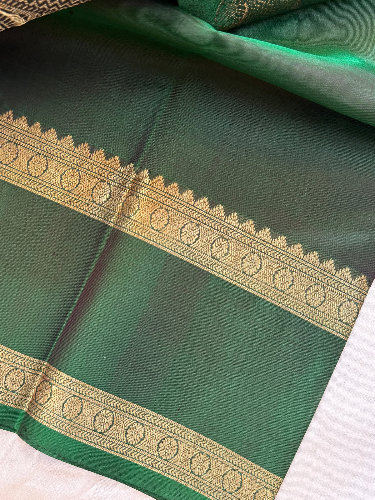 Special edition Majenta with Zari Butta silk saree/clsa 12400