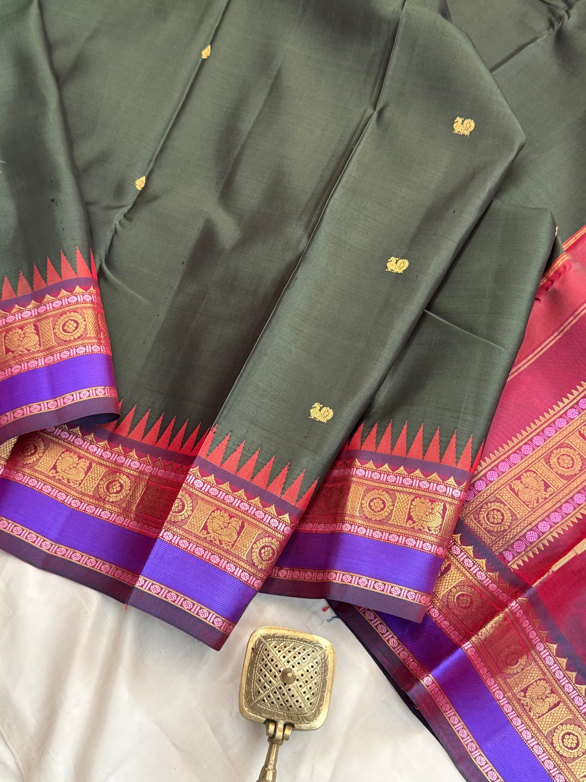 Dark green and Araku unique Iruthalaipakshi butta pallu / Special edition kanjipuram silk