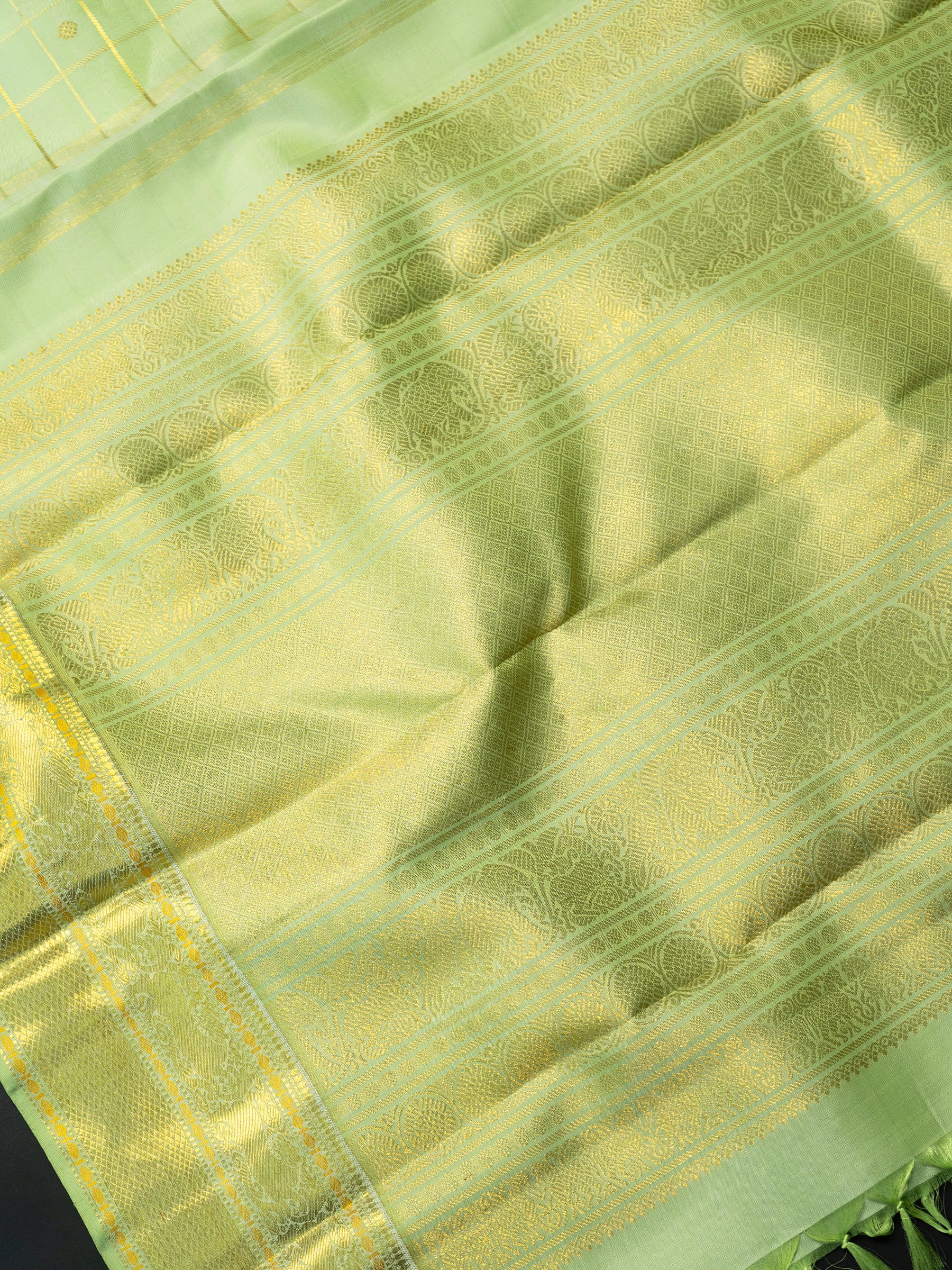 Elakai green Zari Kattam / Kanjipuram Silk Saree CLSA10386