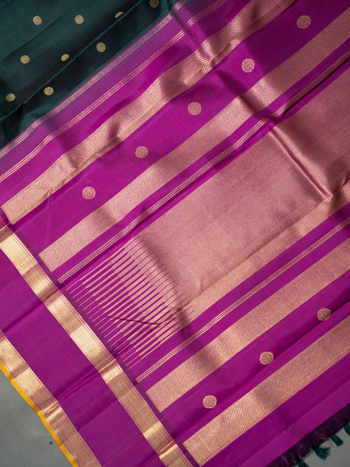 Bottle green and body thread line with Zari butta korvai pure zari/Kanjipuram Silk Saree CLSA10612
