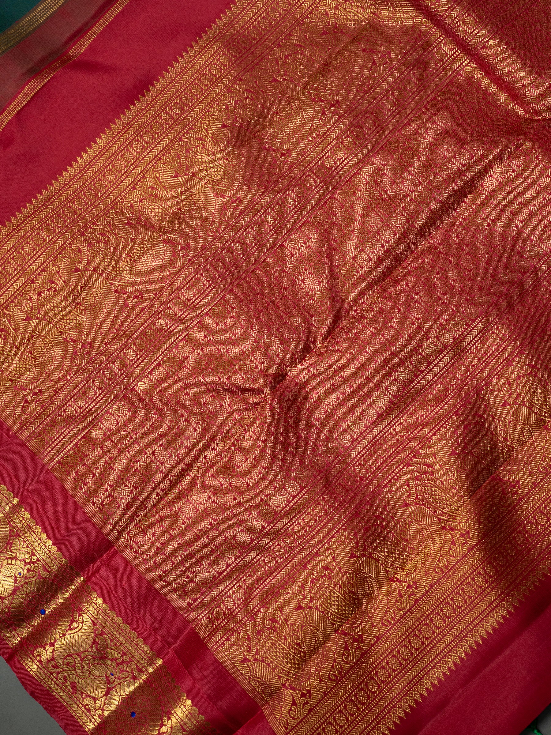Mayilkazhuthu Korvai / pure Zari Kanjipuram Silk Saree CLSA11393