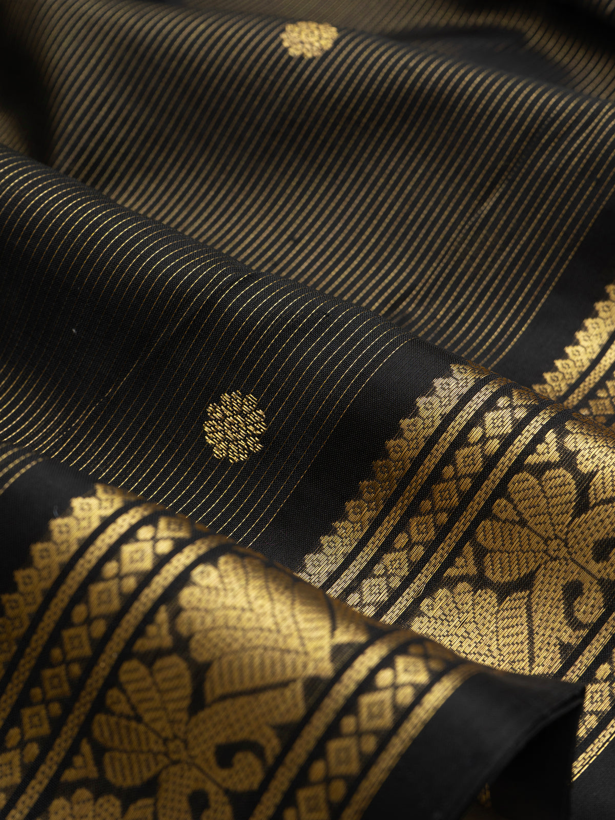 Black vairaoosi Premium / Silk Cotton Saree CLSA11460