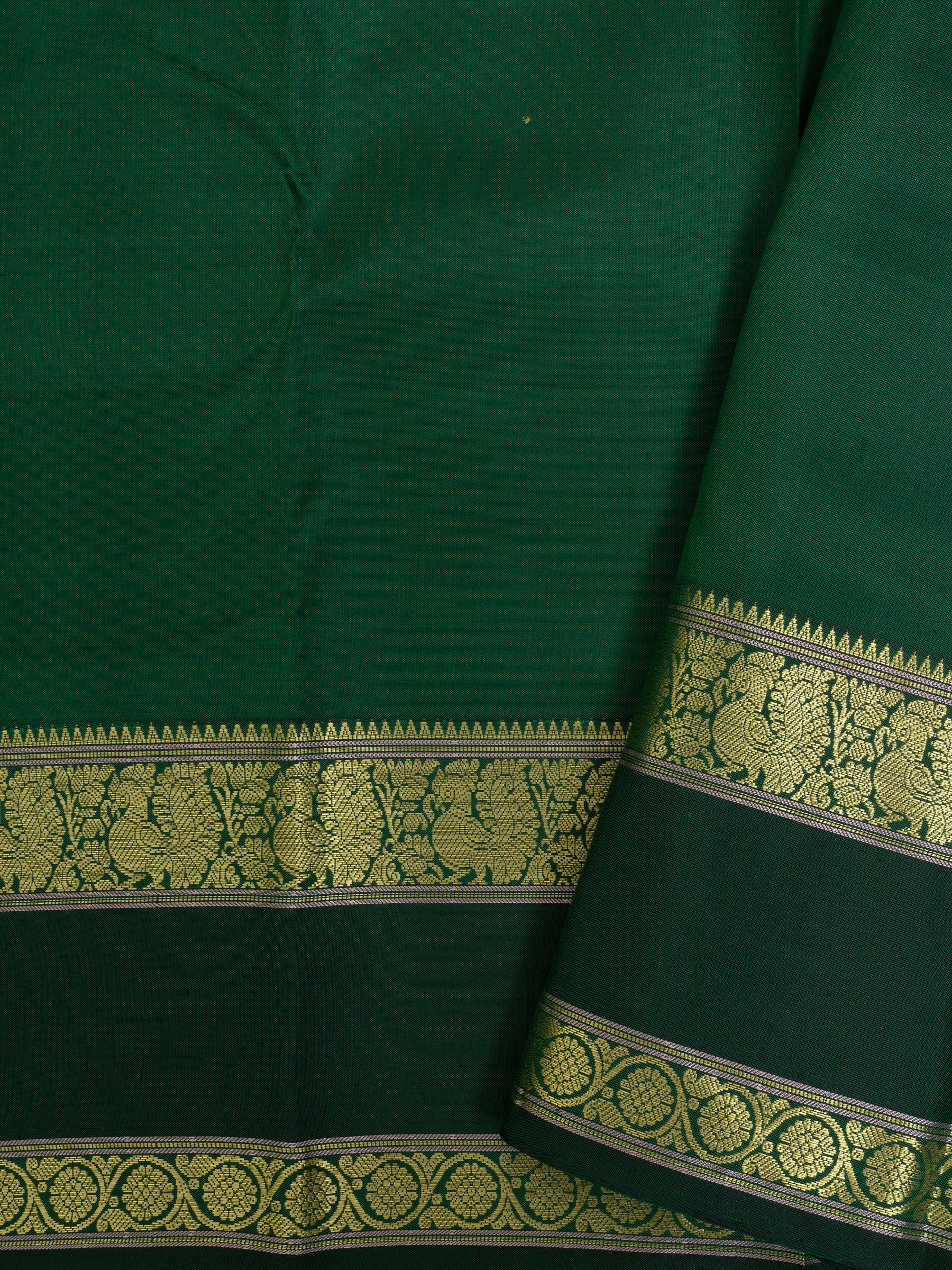 Maanthulir green and green rettapet border- exclusive unique pallu / Special Edition Silk CLSA9842
