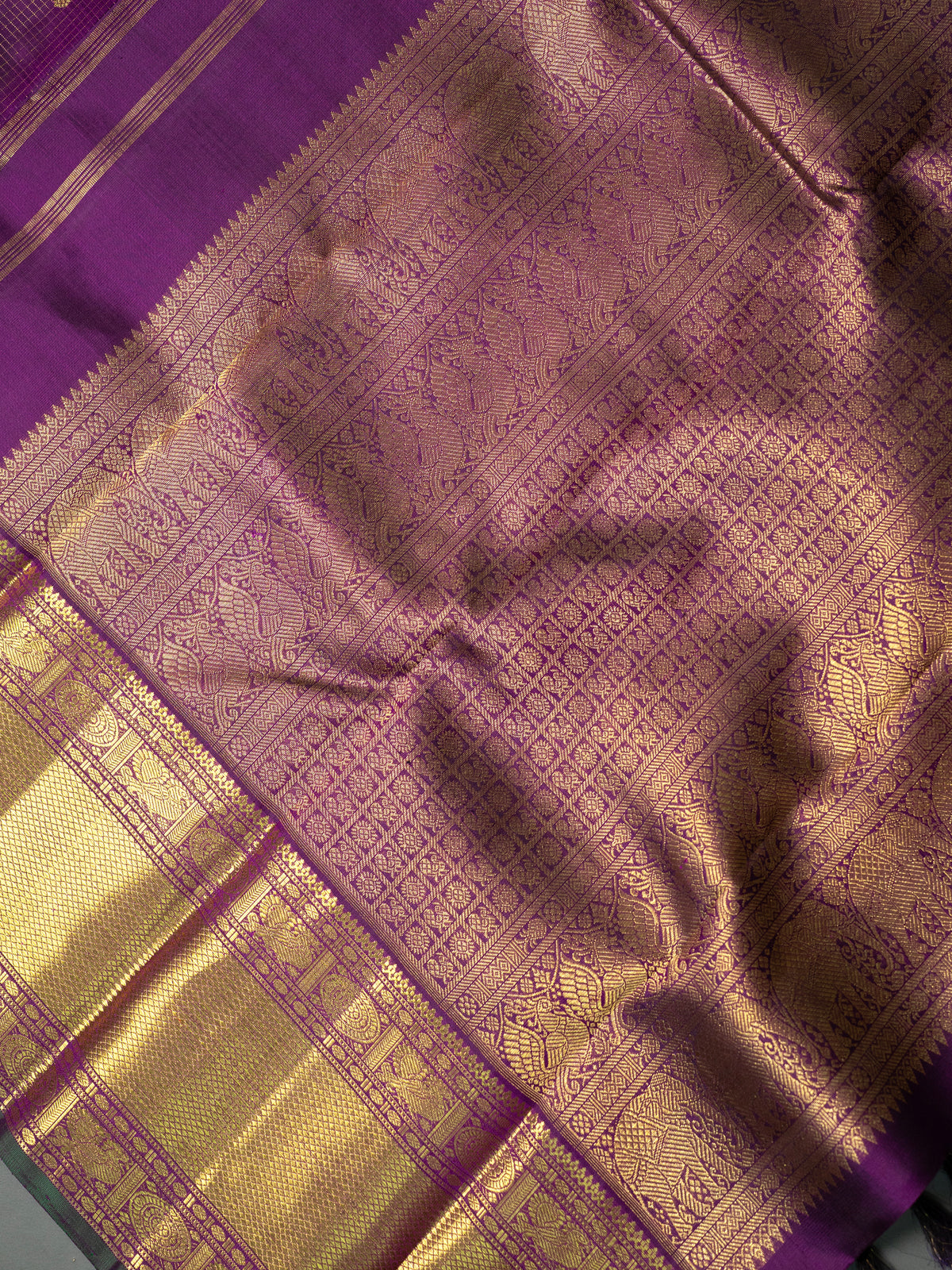 Magenta Zari checks and butta/ Kanjipuram Silk Saree CLSA11614