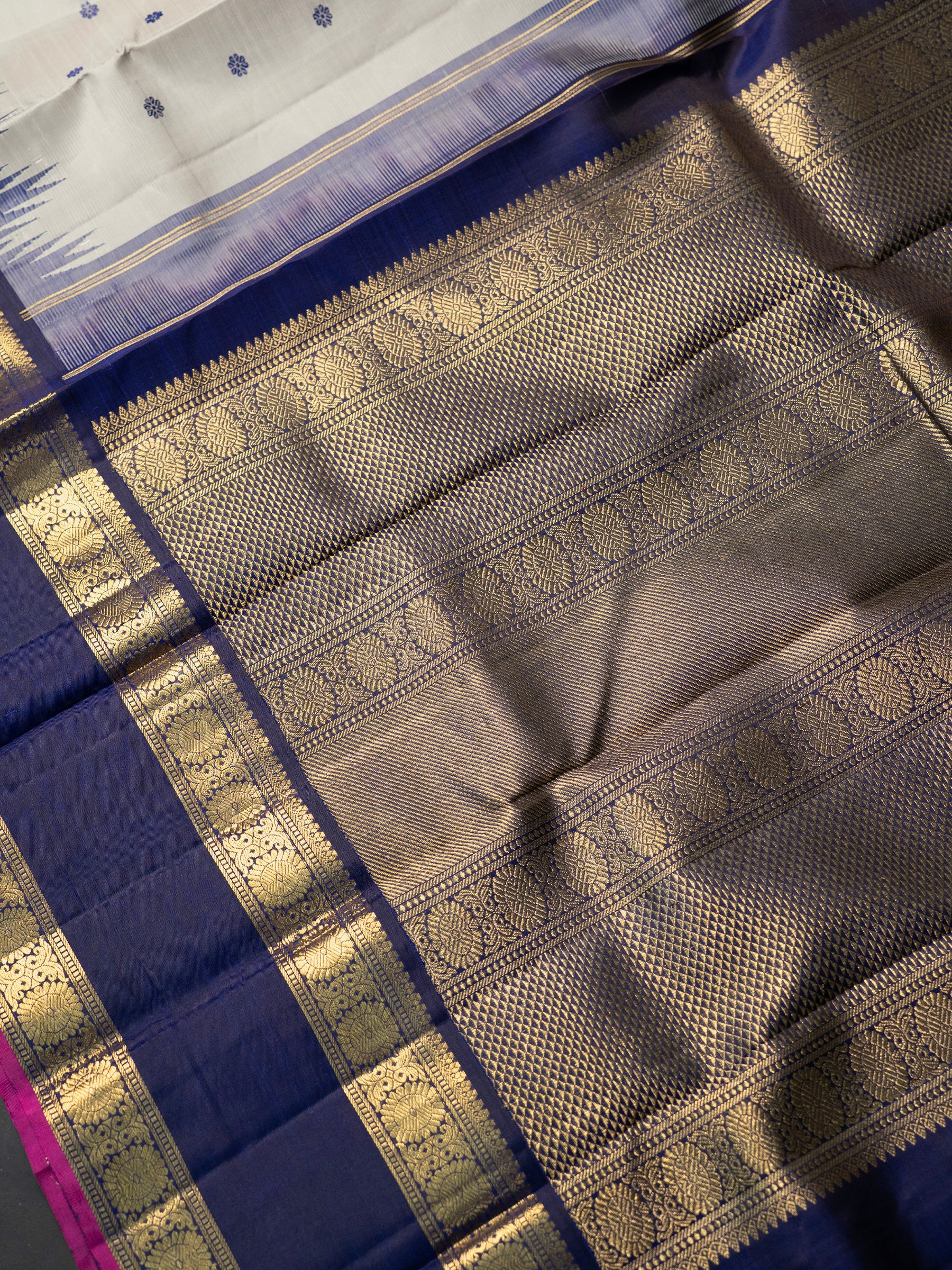 Light grey with Korvai temple border / Kanjipuram Silk Saree CLSA7548