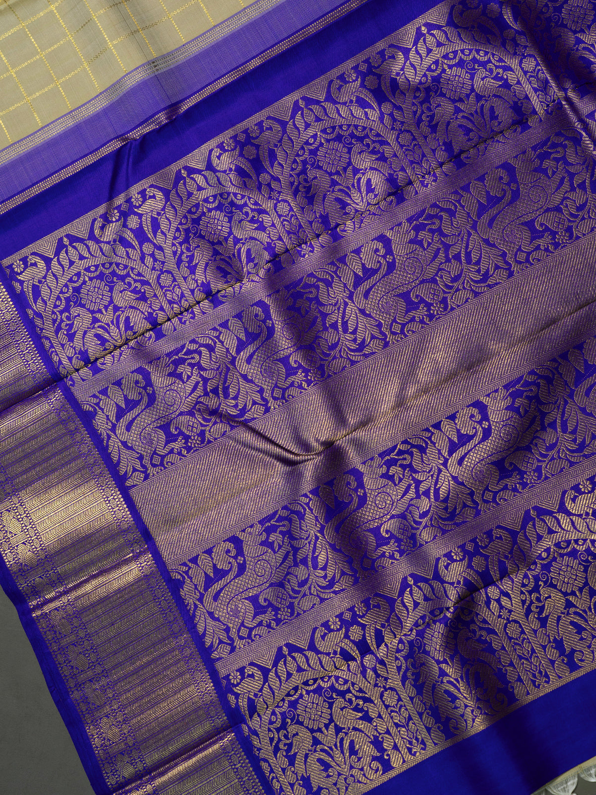 Offwhite shot golden zari kattam and ink blue kai korvai / Kanjipuram Silk Saree CLSA690