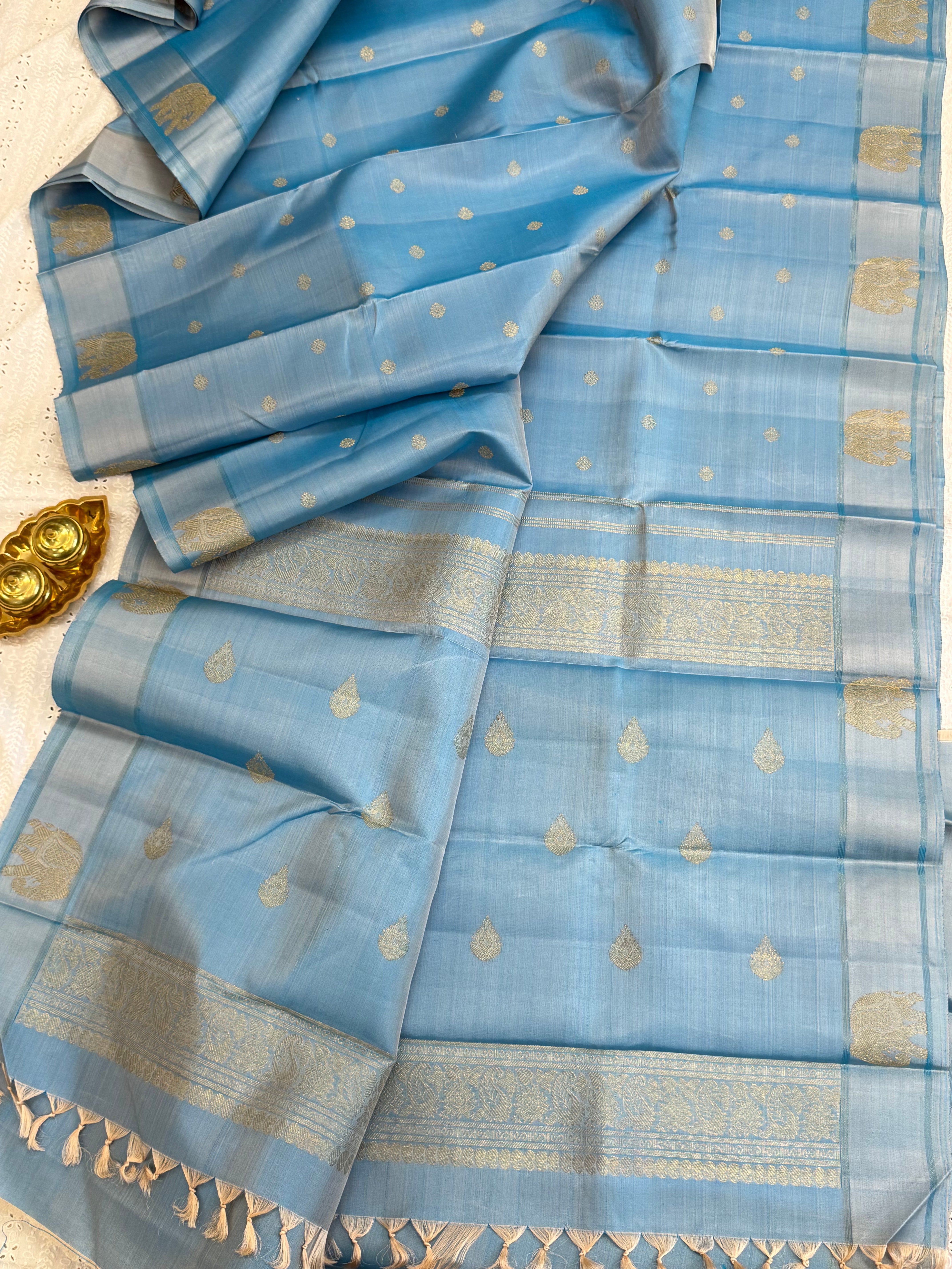 Powder blue border yaanai butta/ Kanjipuram silk CL9786