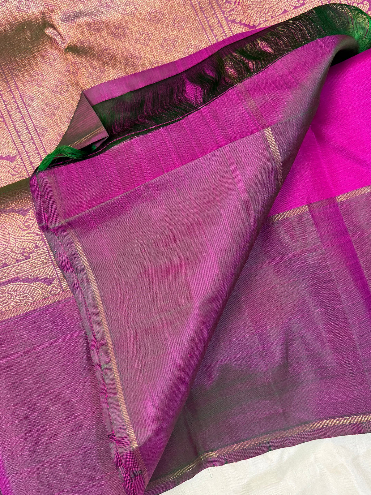 Magenta pink body with retta pet border CLSA12819