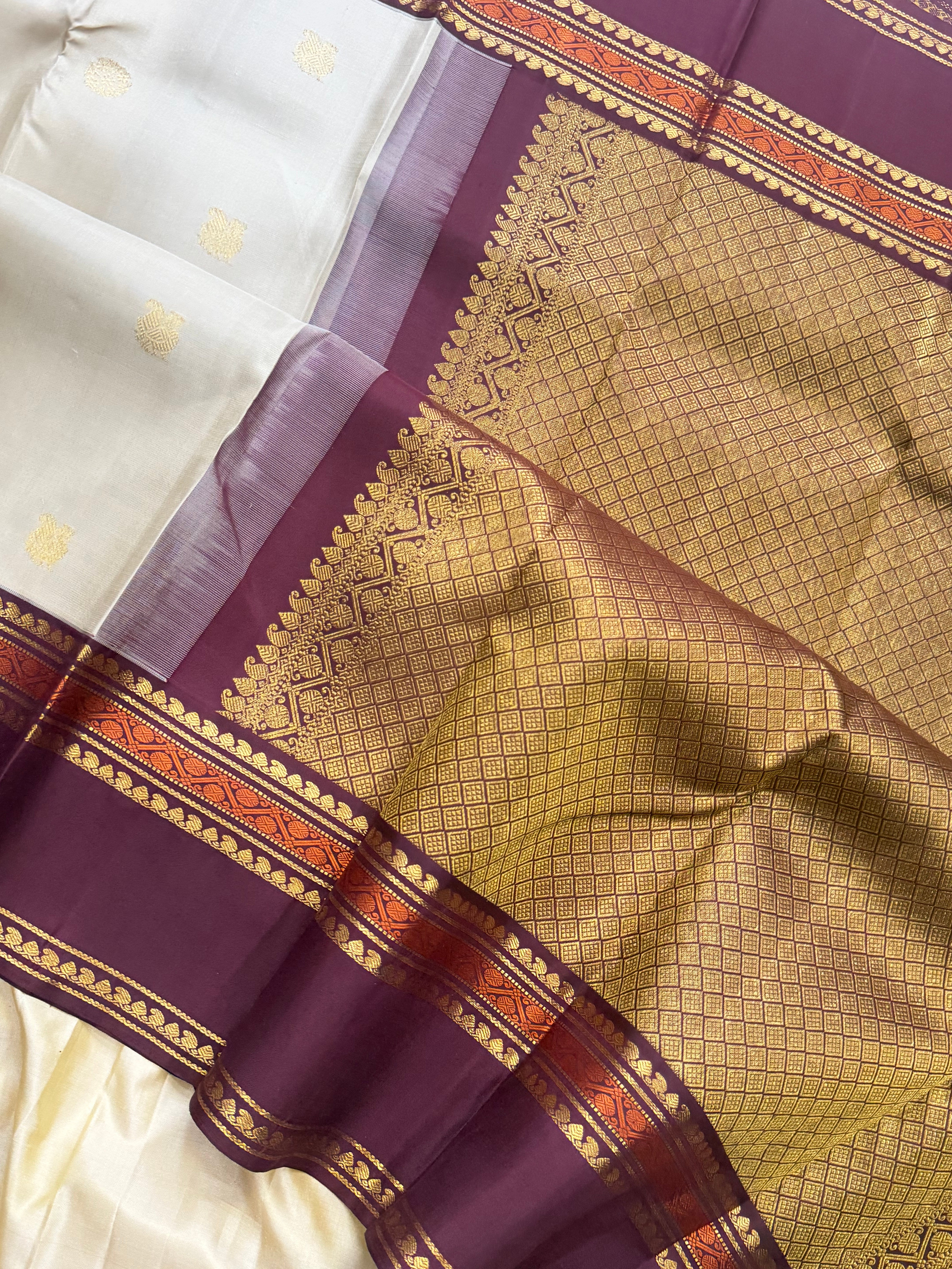 Beige  Korvai  / Arani silk