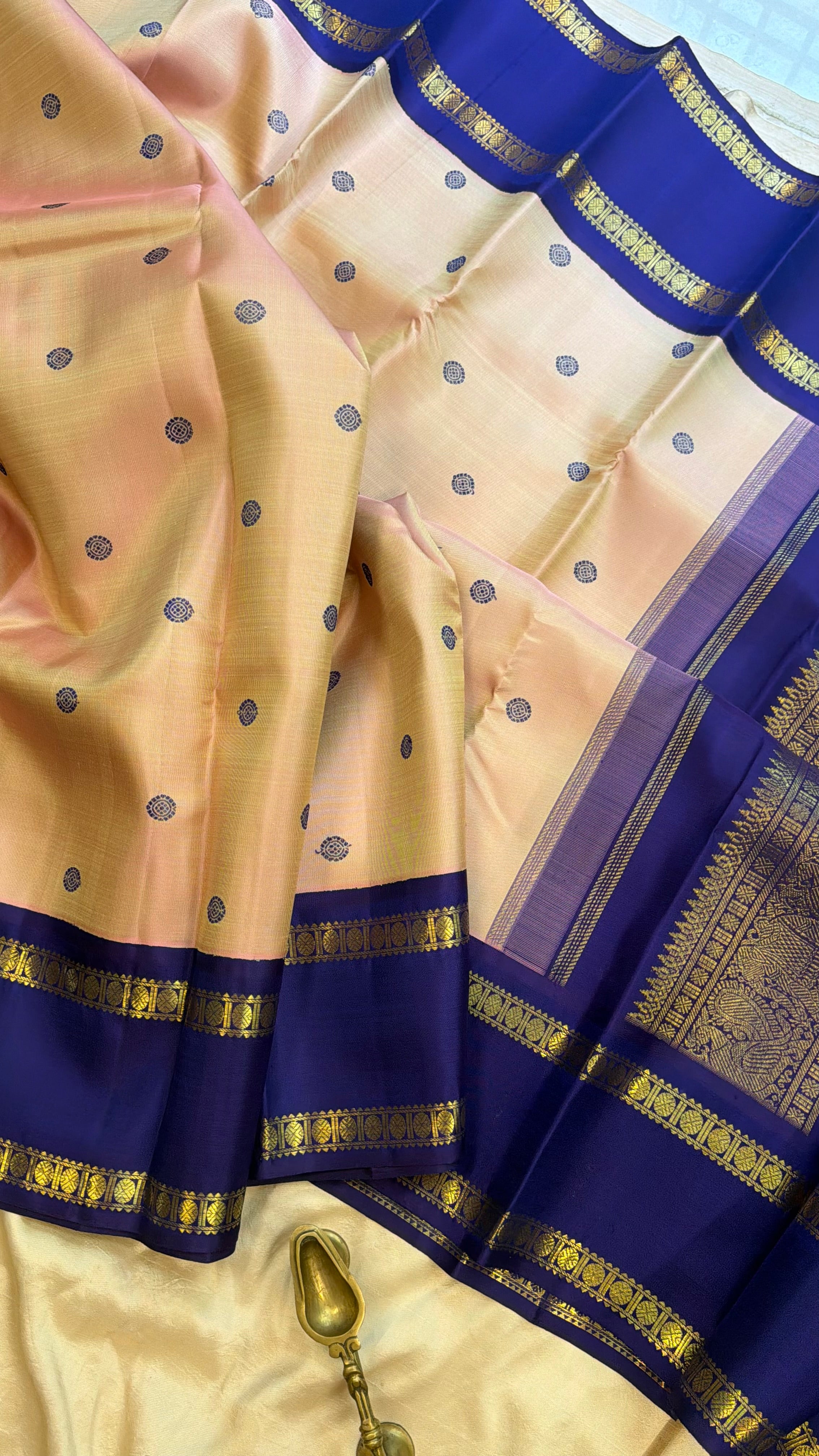 Double tone Korvai Kanjipuram silk