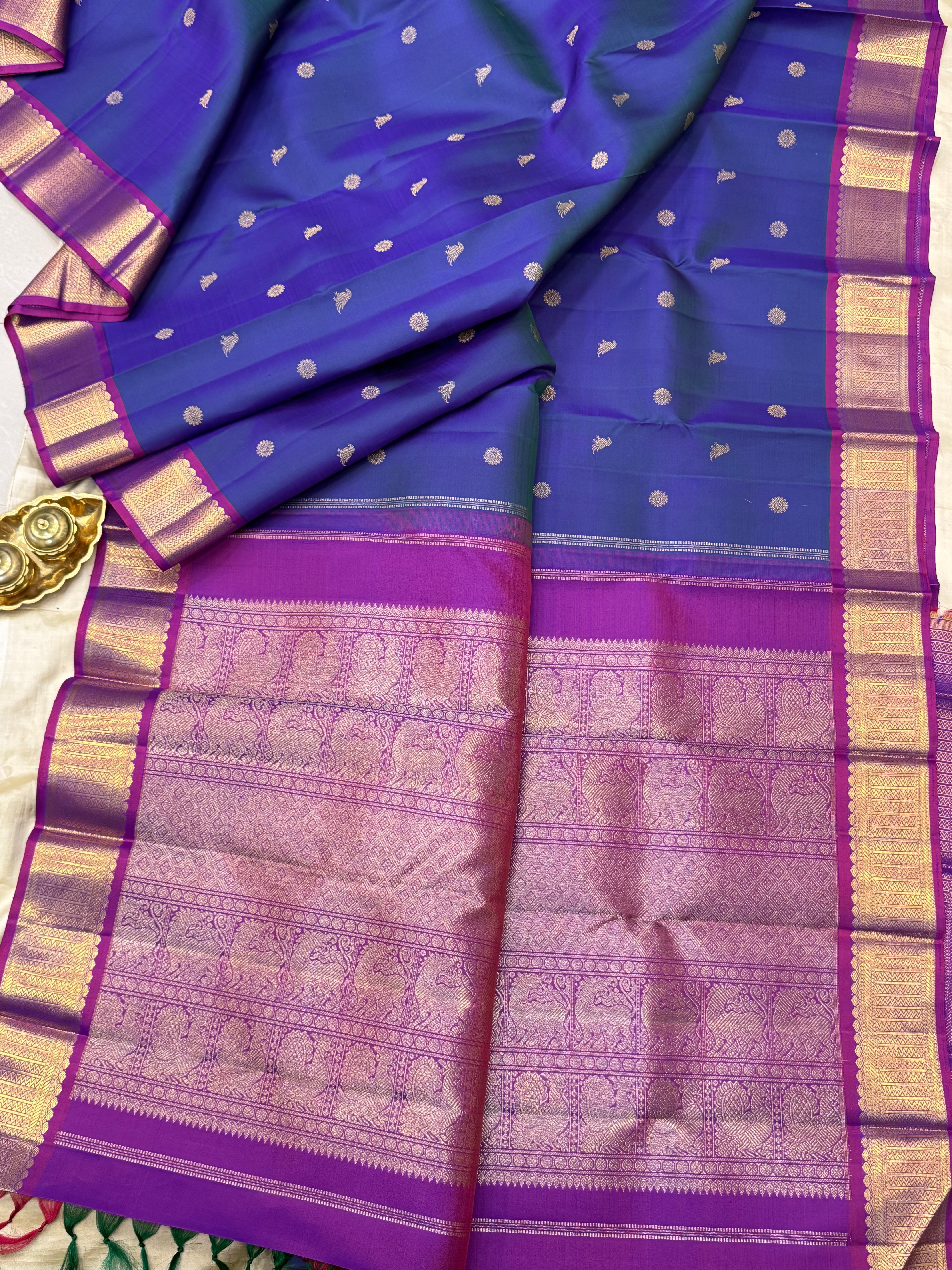 Kalyani : mayilkazhuthu vangi pet / kanjipuram silk