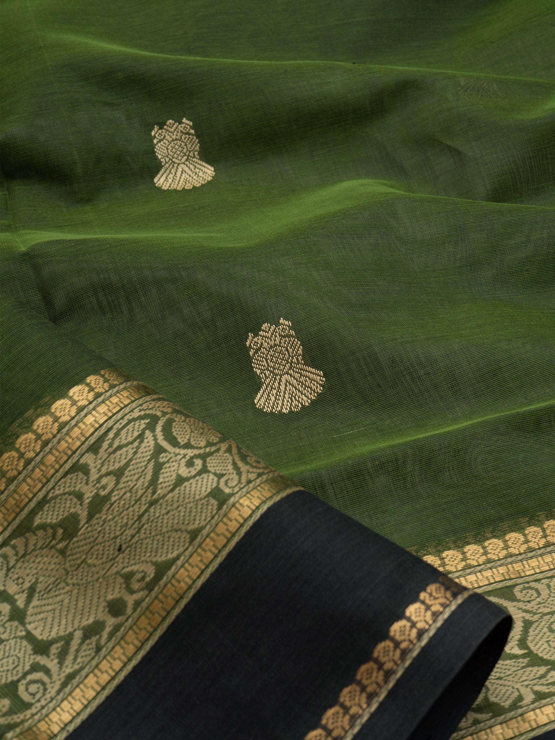 Green Iruthalaipakshi butta kaal erangina border / Silk Cotton Saree CLSA10195